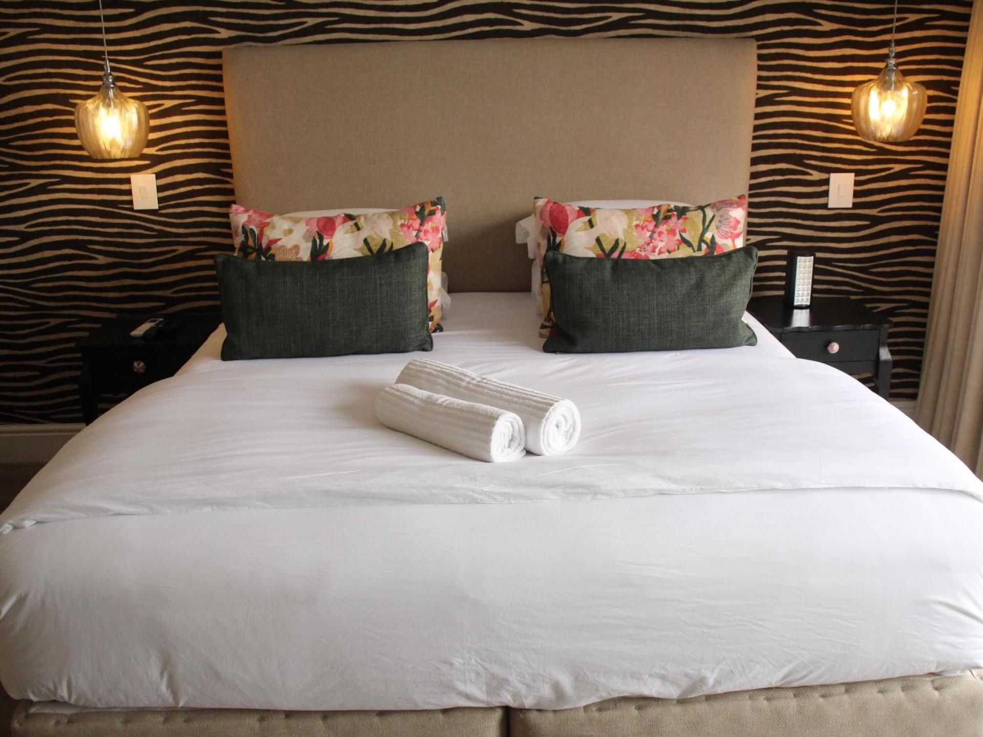 King Suite with Pool View