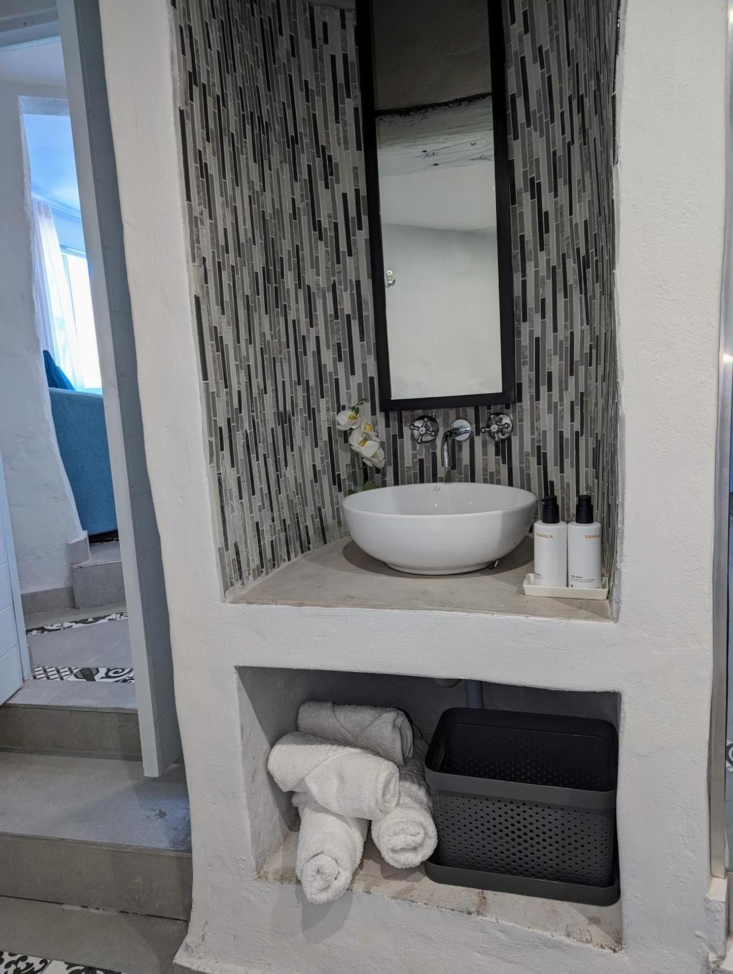 Deluxe Queen Suite