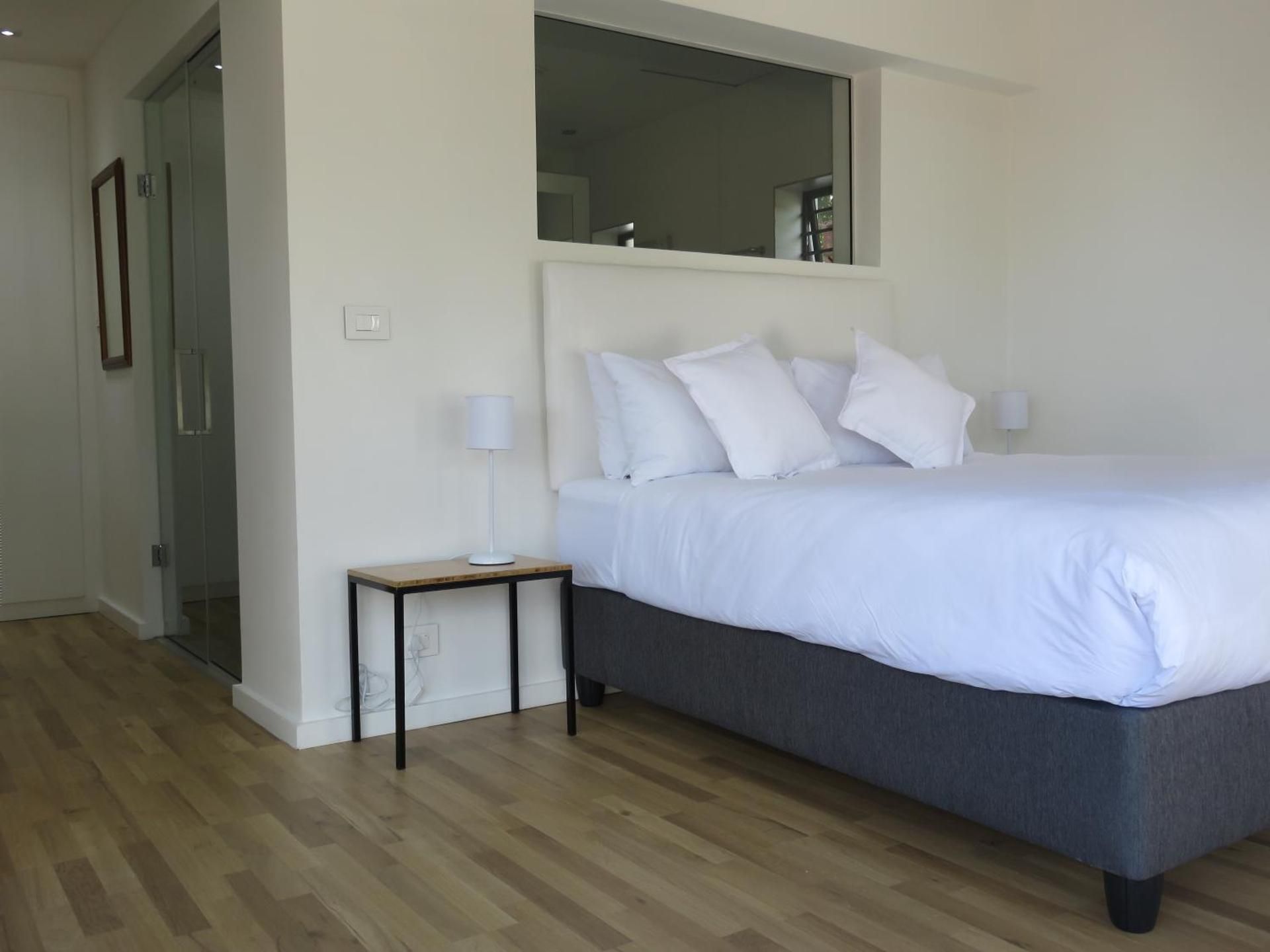 Queen Room with Pool View