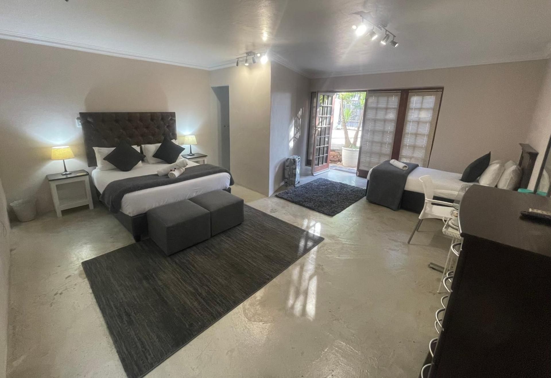 Deluxe Queen Suite