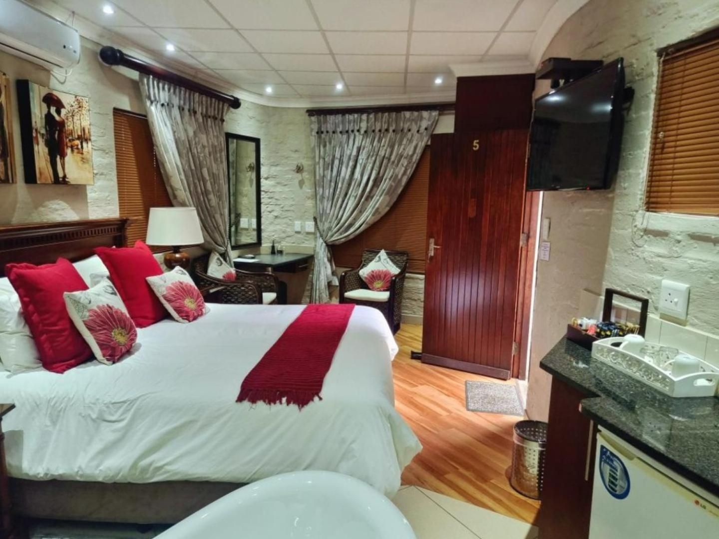 Honeymoon Suite