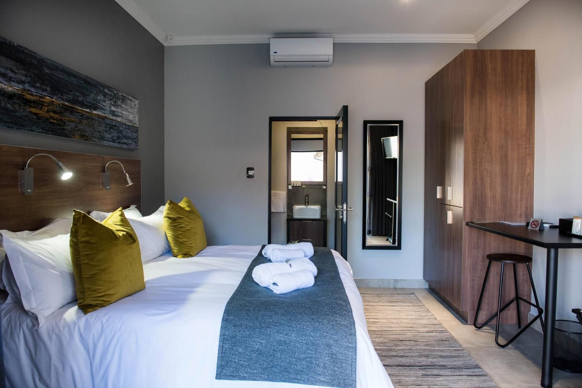 Deluxe Double or Twin Room