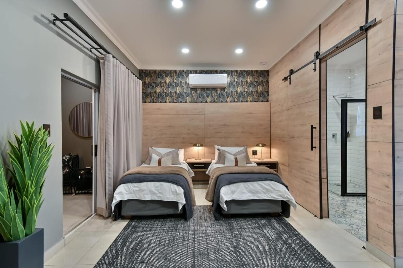 Superior King Suite