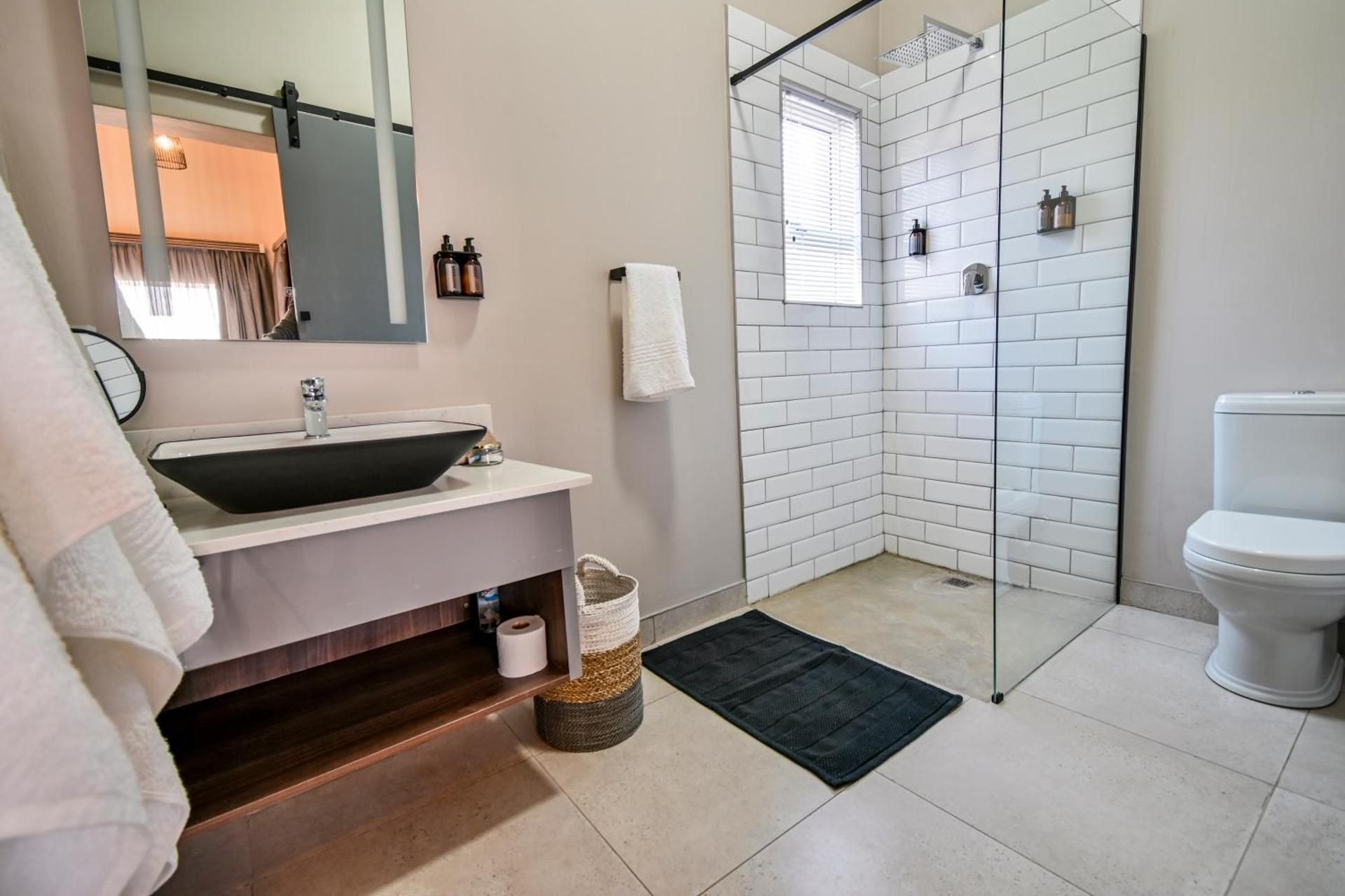 Deluxe Queen Suite