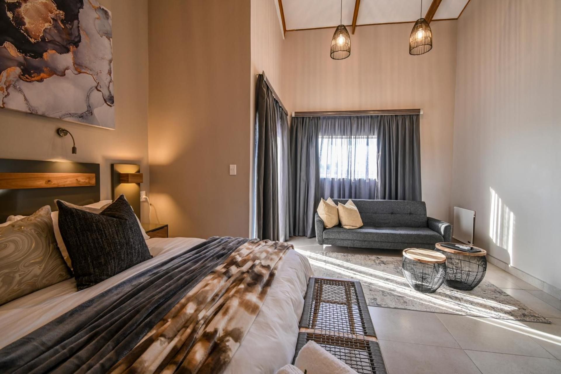 Deluxe Queen Suite