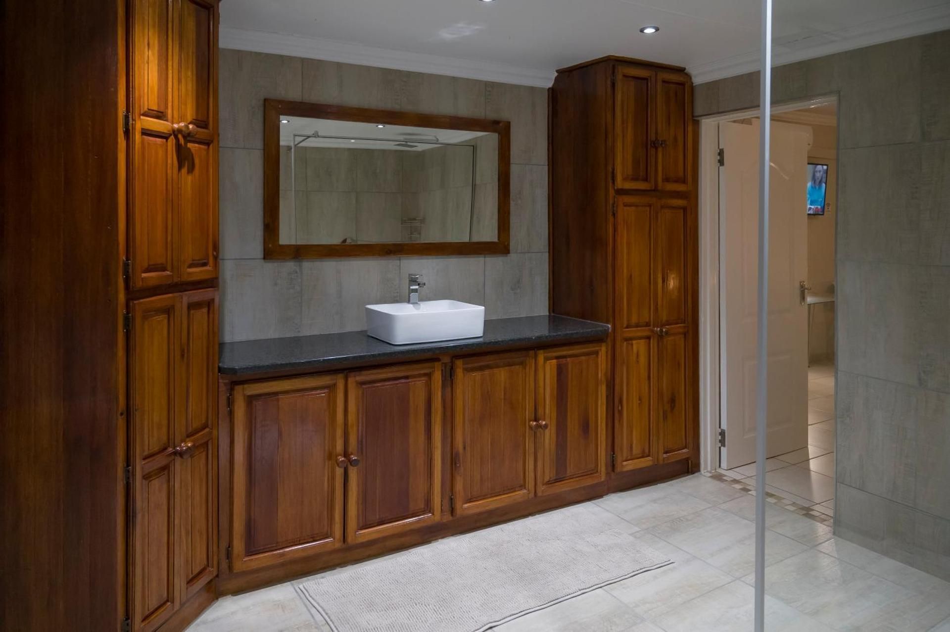 Luxury King Room