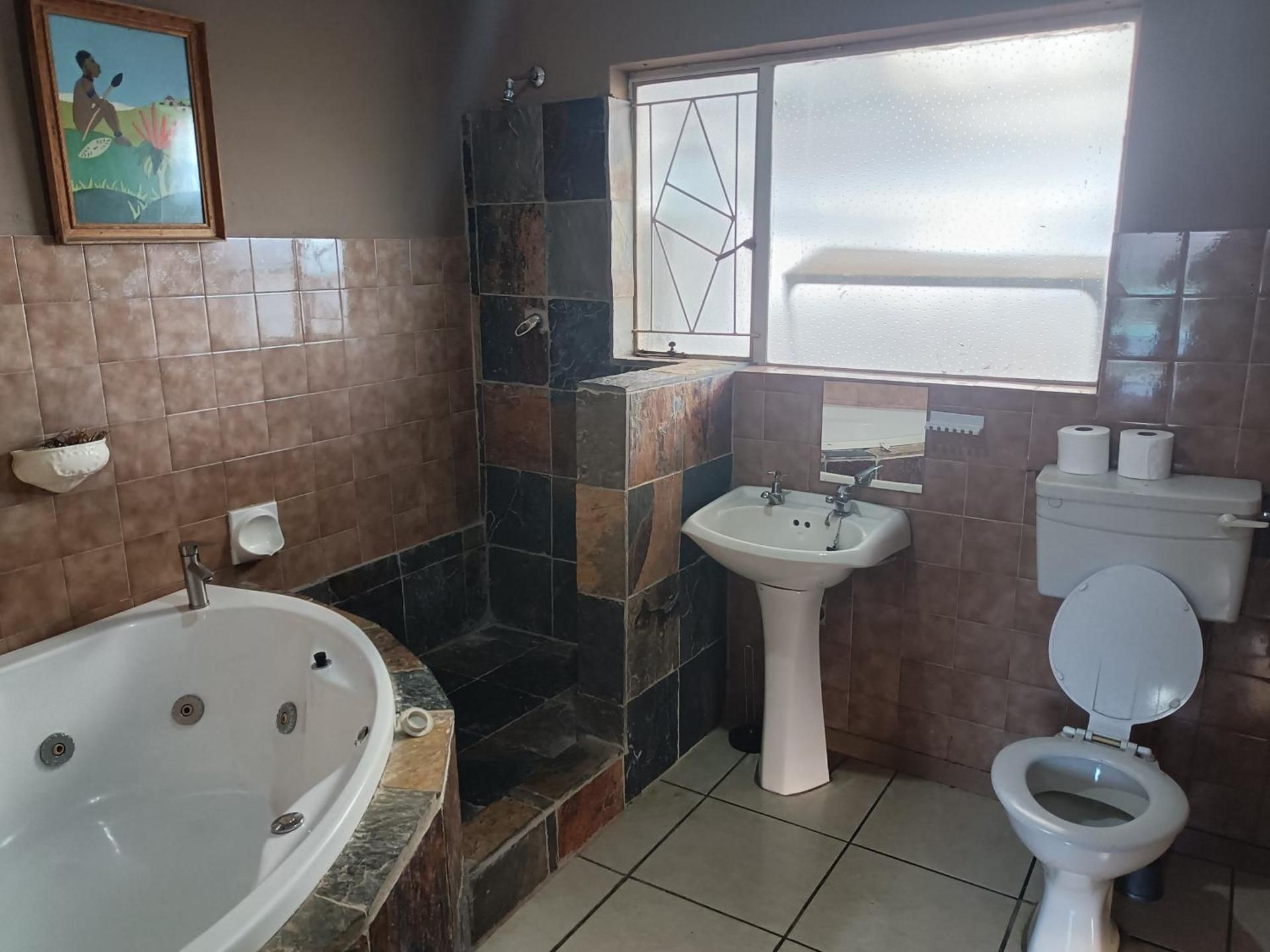 Deluxe Queen Suite