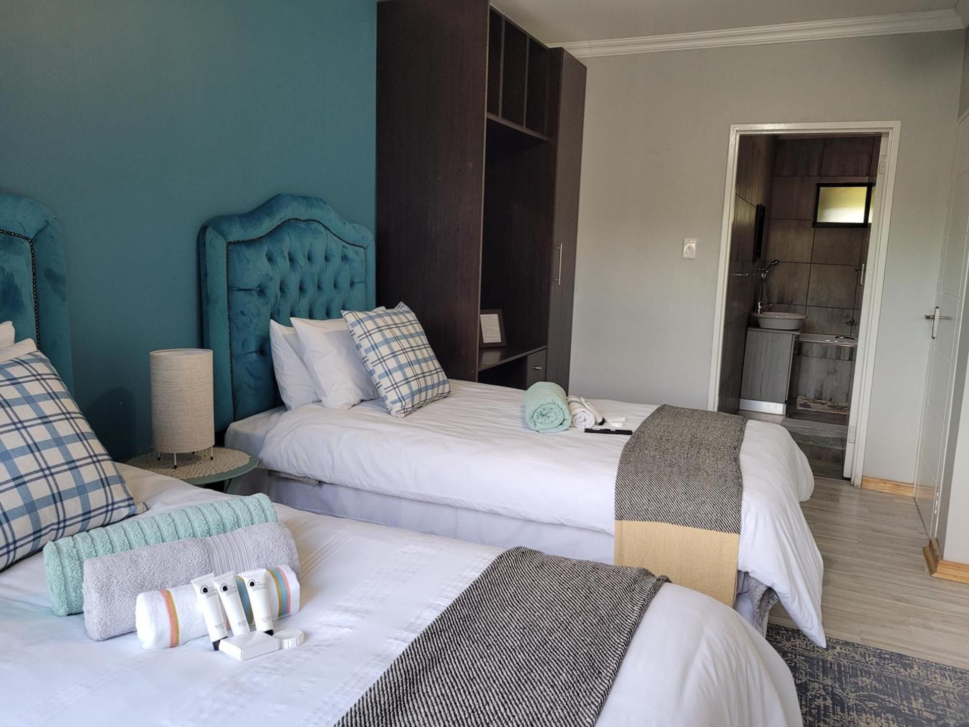 Twin Room with Private Bathroom