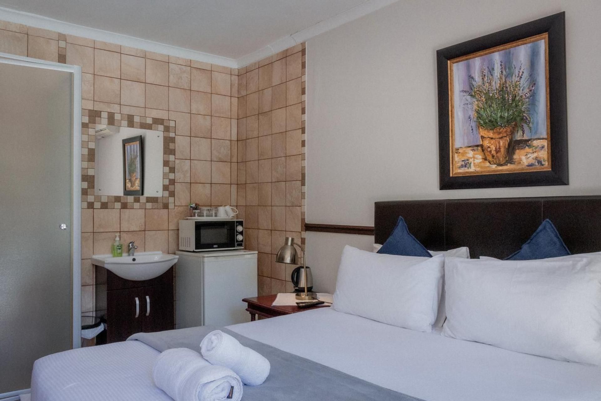 Queen Room with Pool View