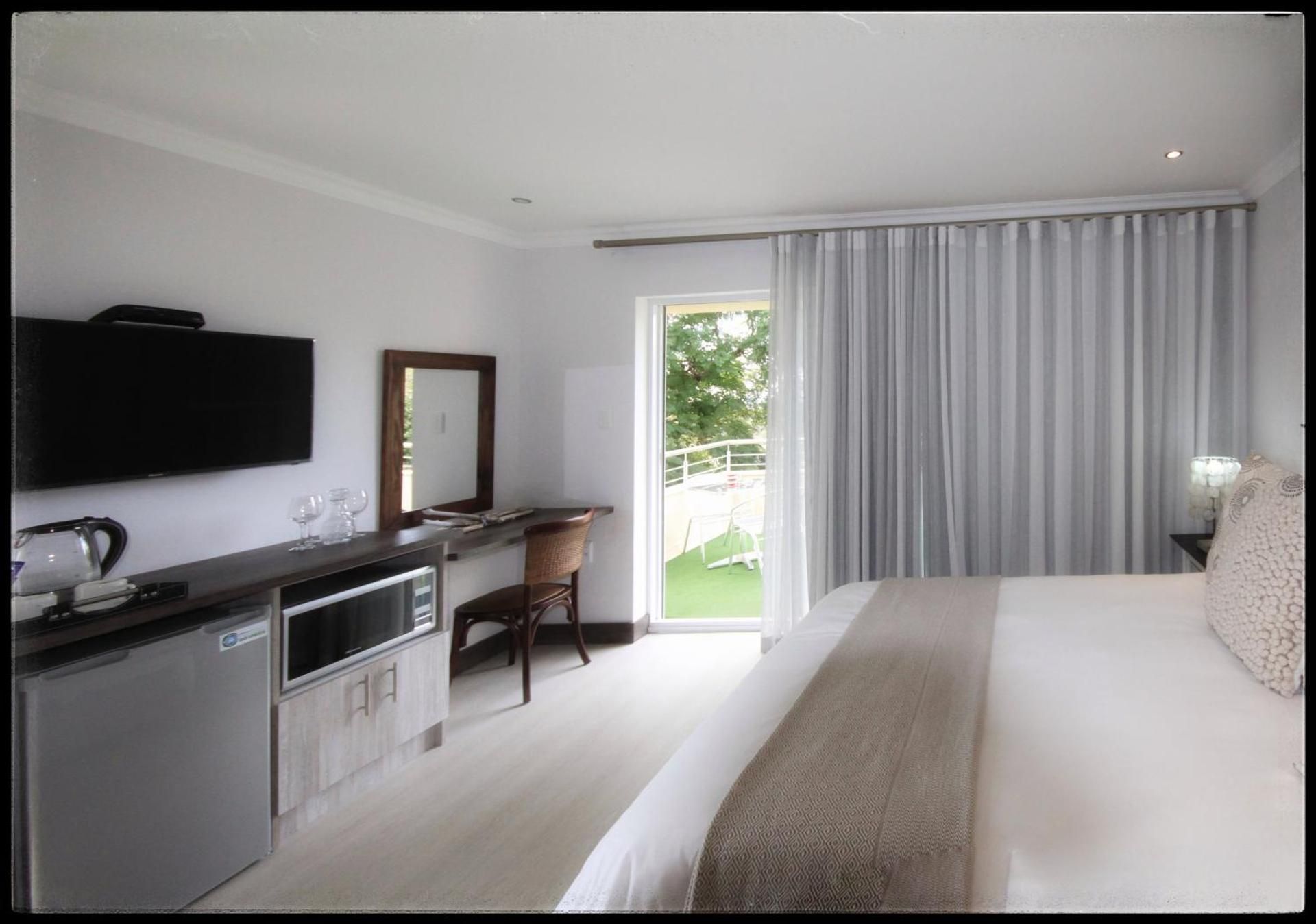 Deluxe Queen Suite
