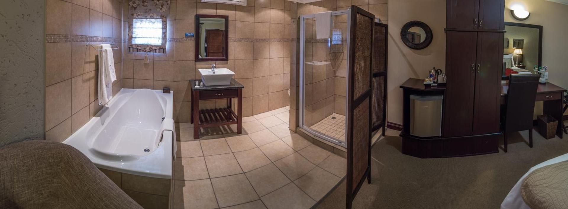 Villa Bali Boutique Hotel Superior Room with open plan bathroom 2