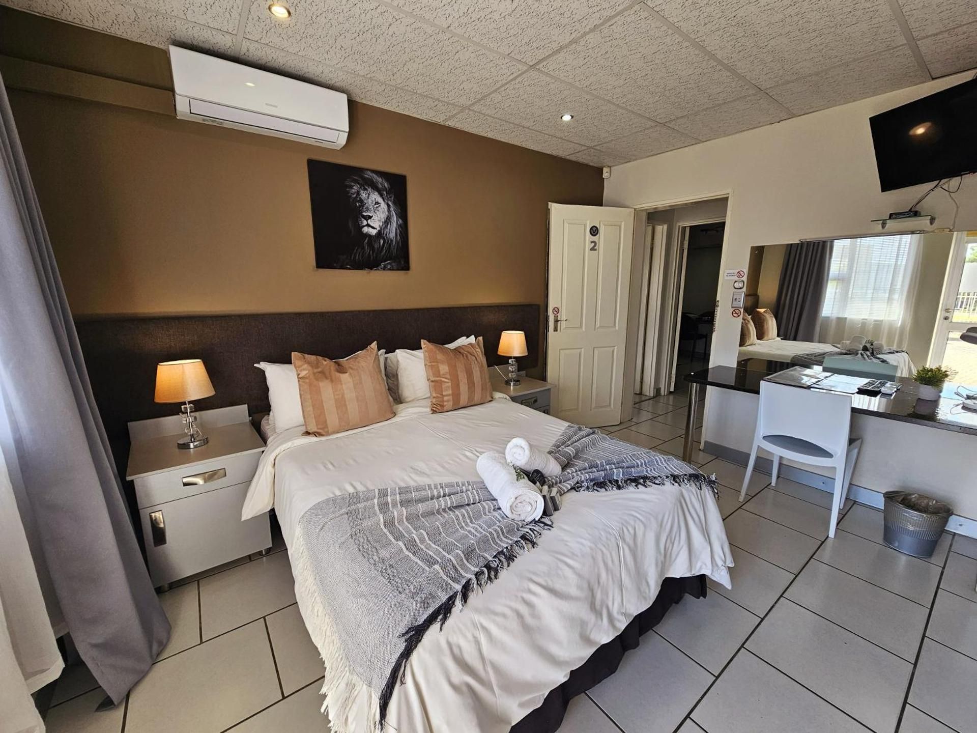 Standard Queen Room