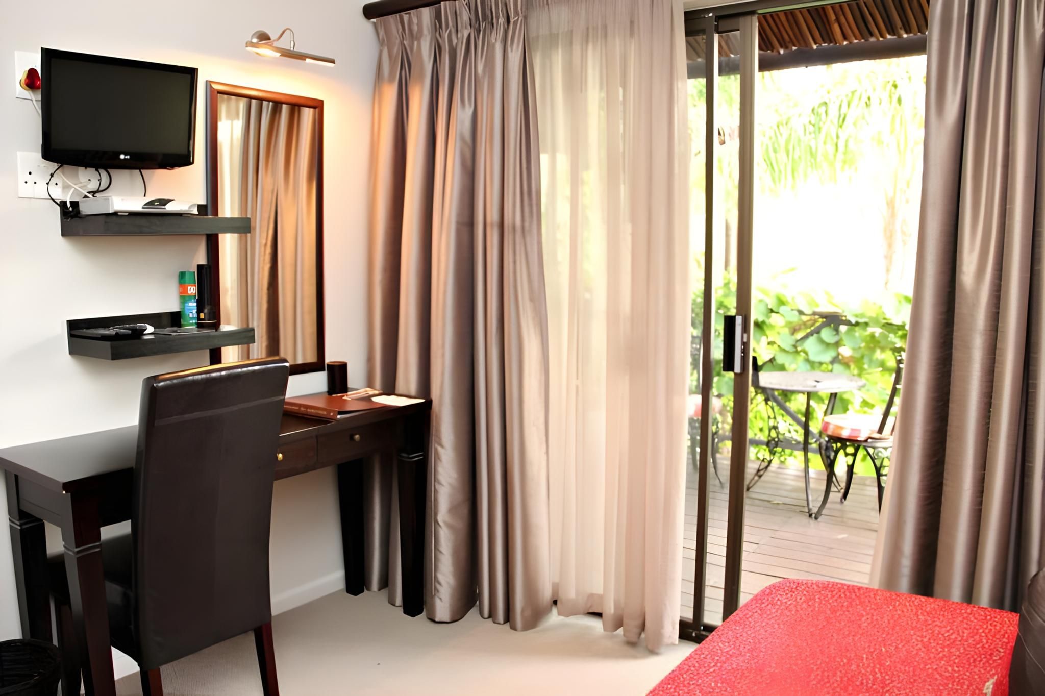 Browns Manor Spacious Standard Room 3