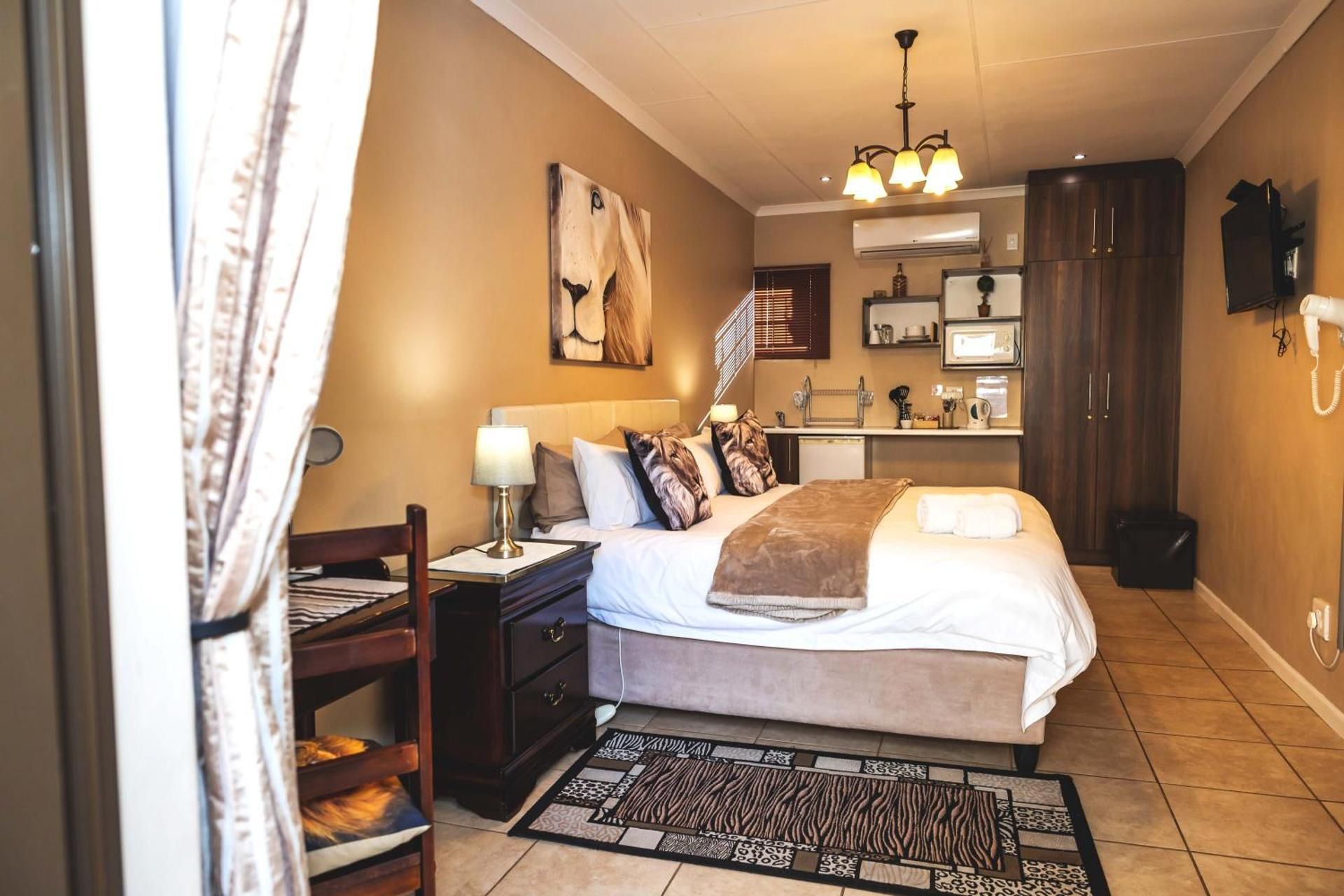 Double or Twin Room with Shower