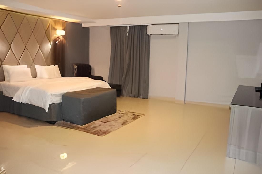 BON Hotel Smith City Awka Deluxe Room 3