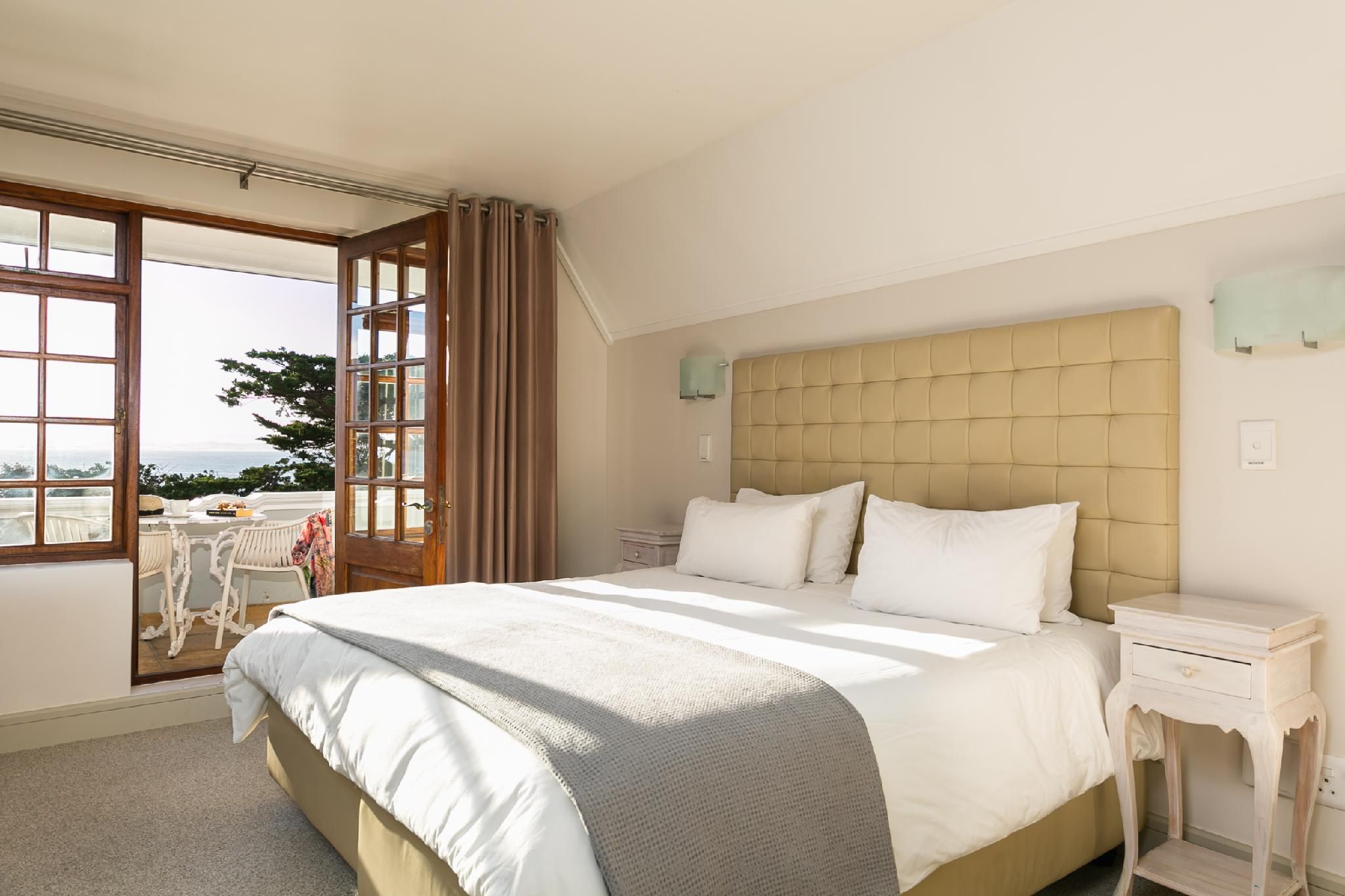 Harbour House Hotel Romantic Suite with Balcony