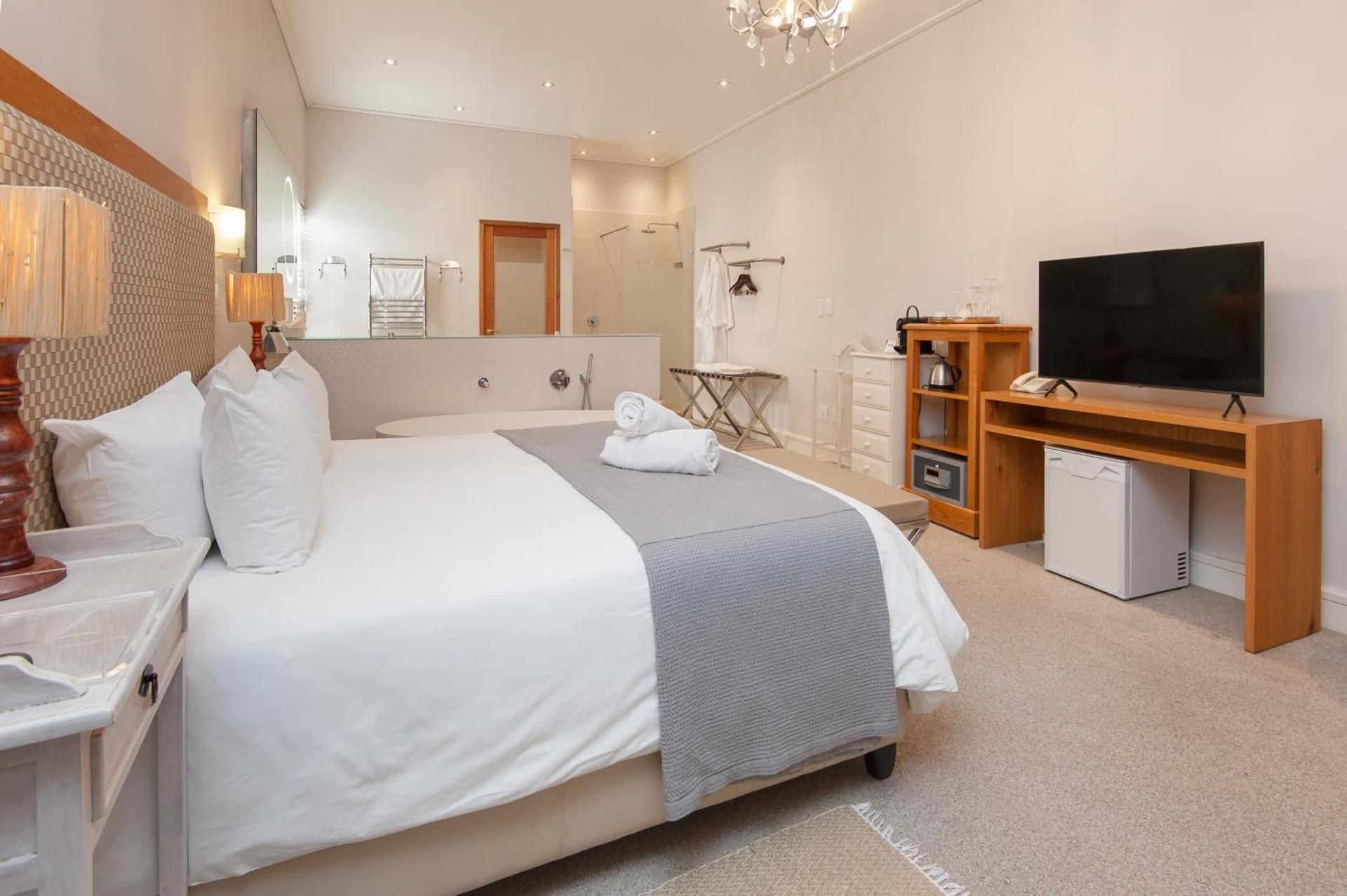 Harbour House Hotel King Room with Garden View 2