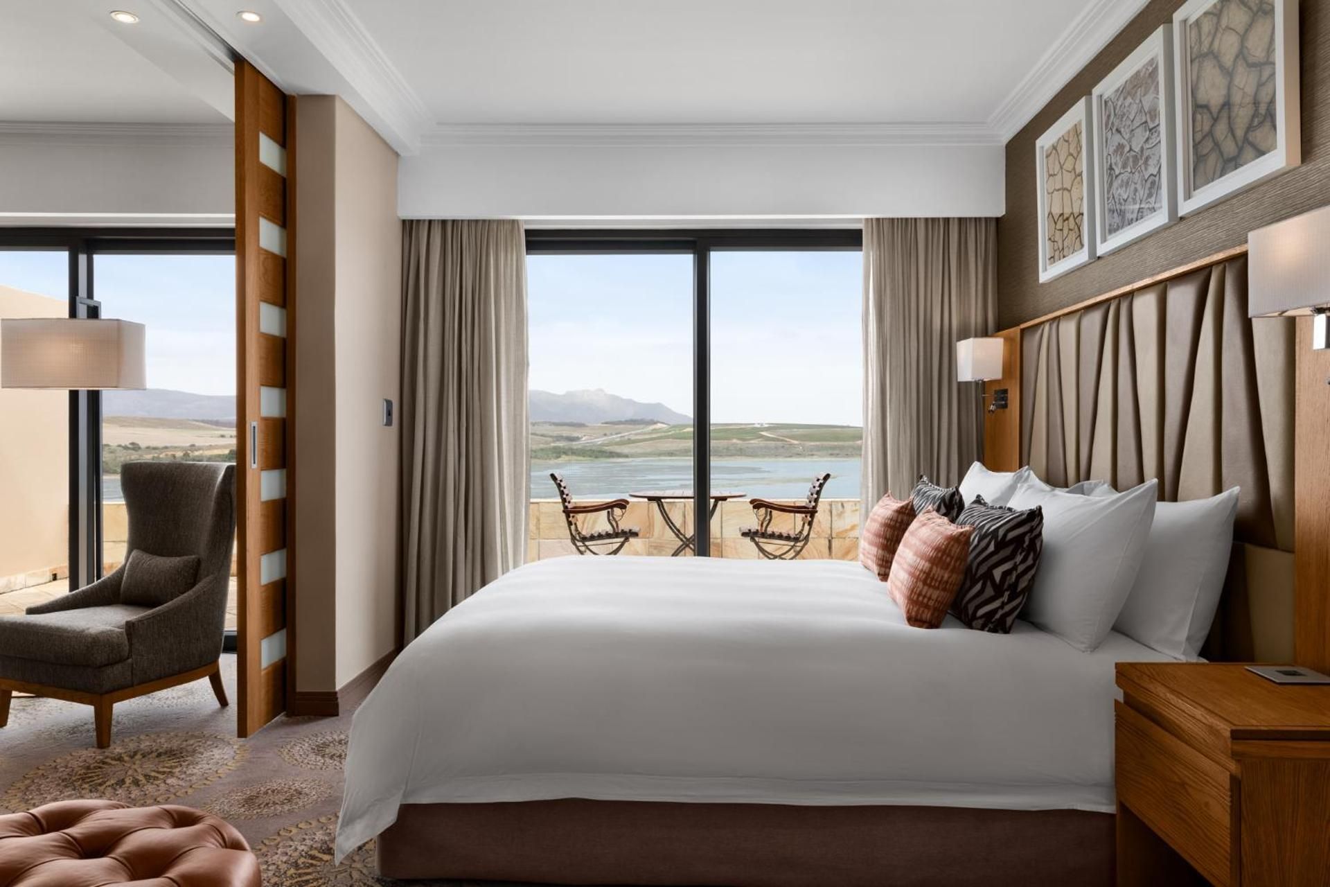 Deluxe King Suite with Lagoon View