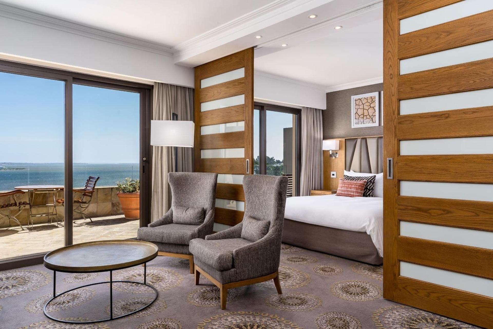 Deluxe King Suite with Lagoon View