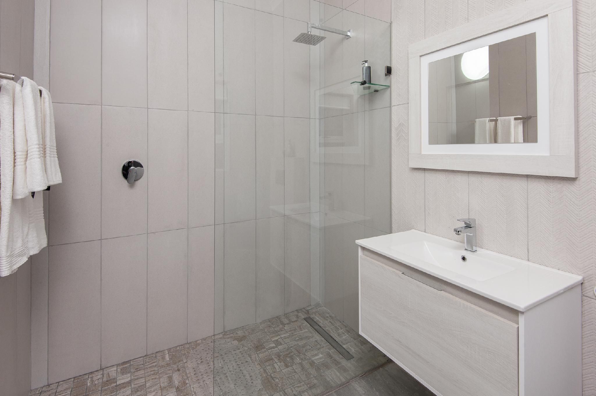 Absolute Ocean Boutique Guest House Seafront Suite 3