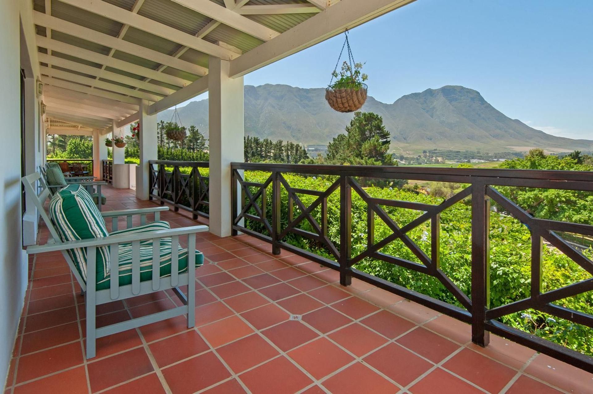 Cottage (6 Adults) - The Lodge