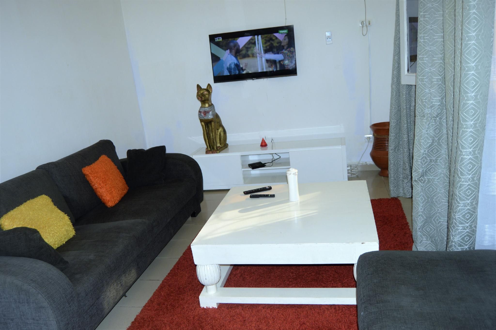 Royan-Apartment-Deluxe-Ensuite with Shower-Garden View