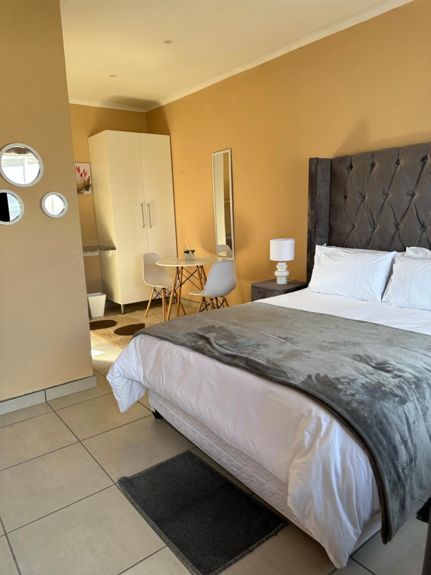 Deluxe Double Room (1 adult + 1 child)