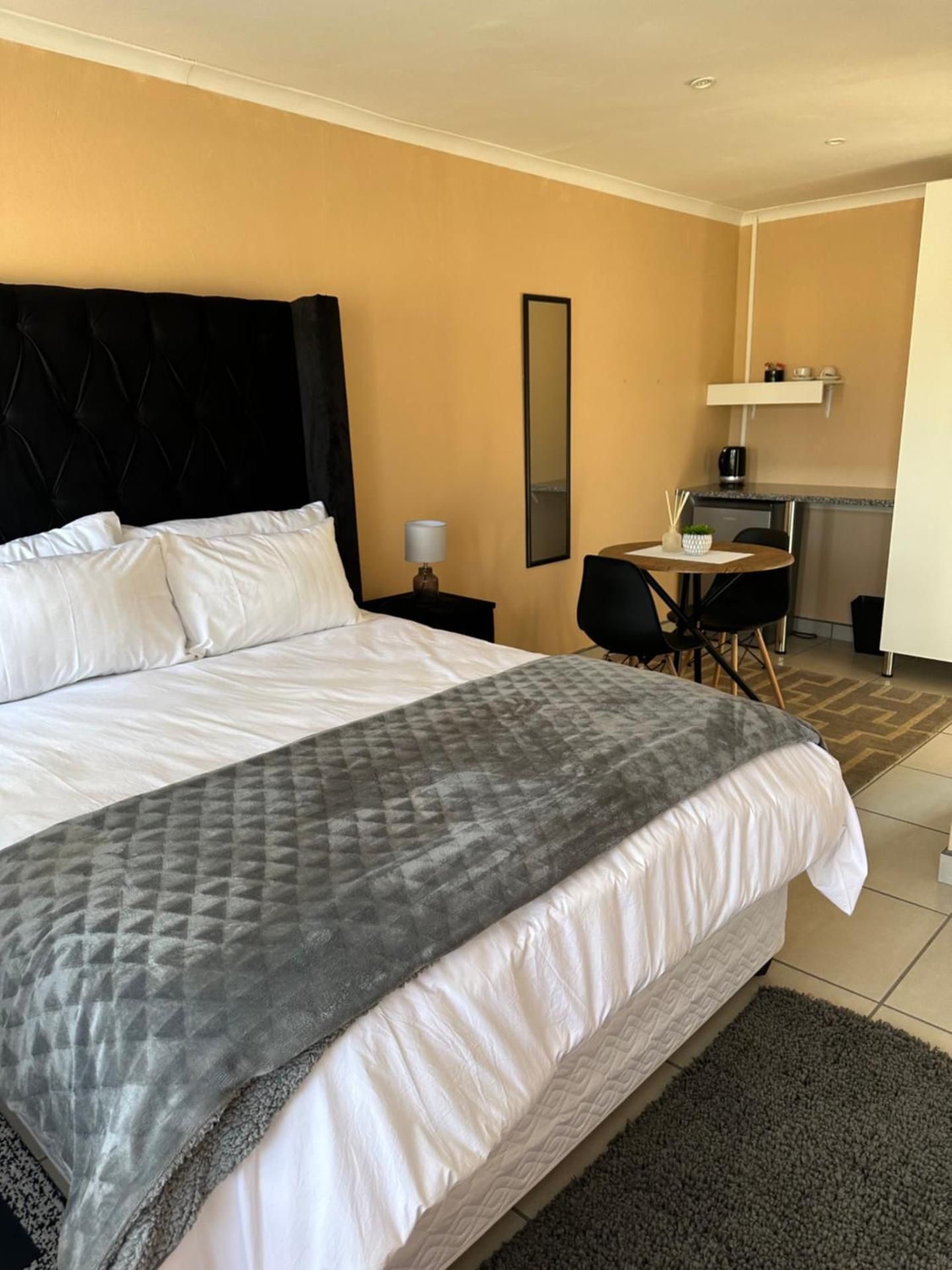 Deluxe Double Room (1 adult + 1 child)