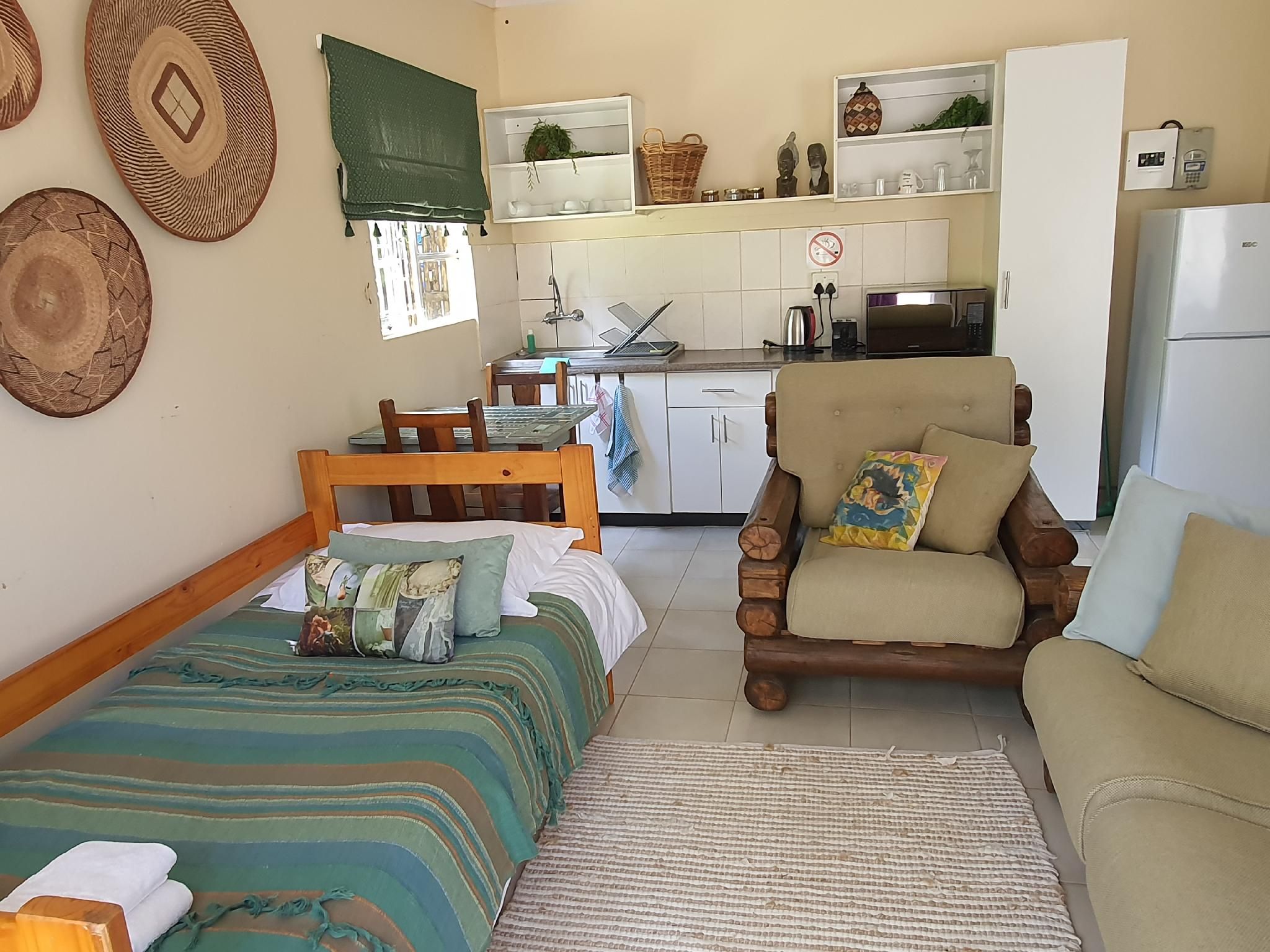 KatiKati Eco Lodge Standard Triple Room without View 2