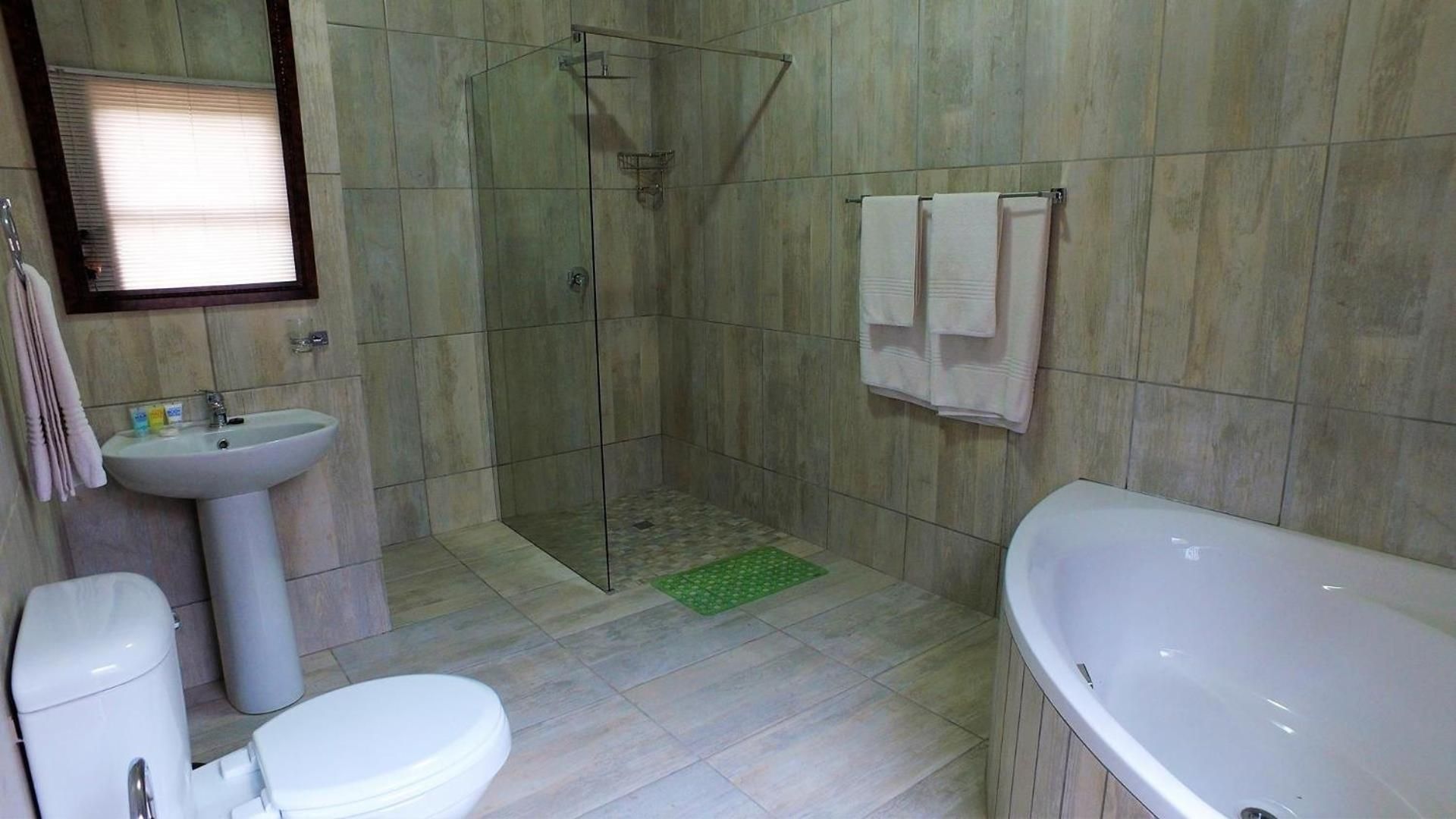 Deluxe King Suite