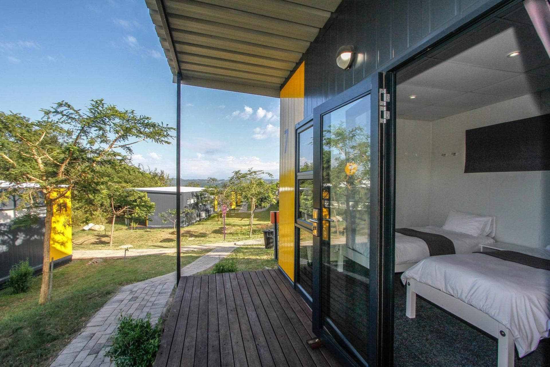 SleepOver KMIA Twin Room 2