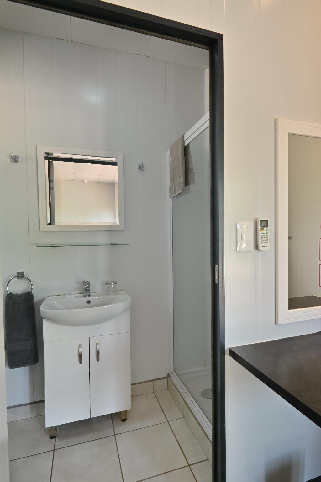 SleepOver KMIA Double Room 2