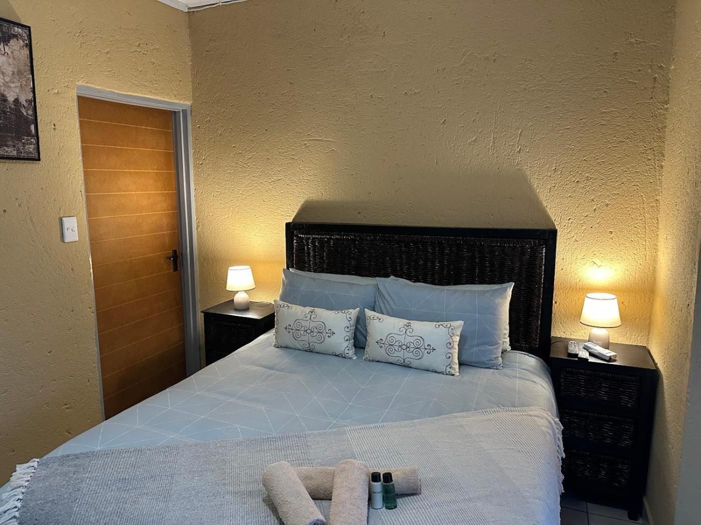 Deluxe Double Room (2 Adults + 1 Child)