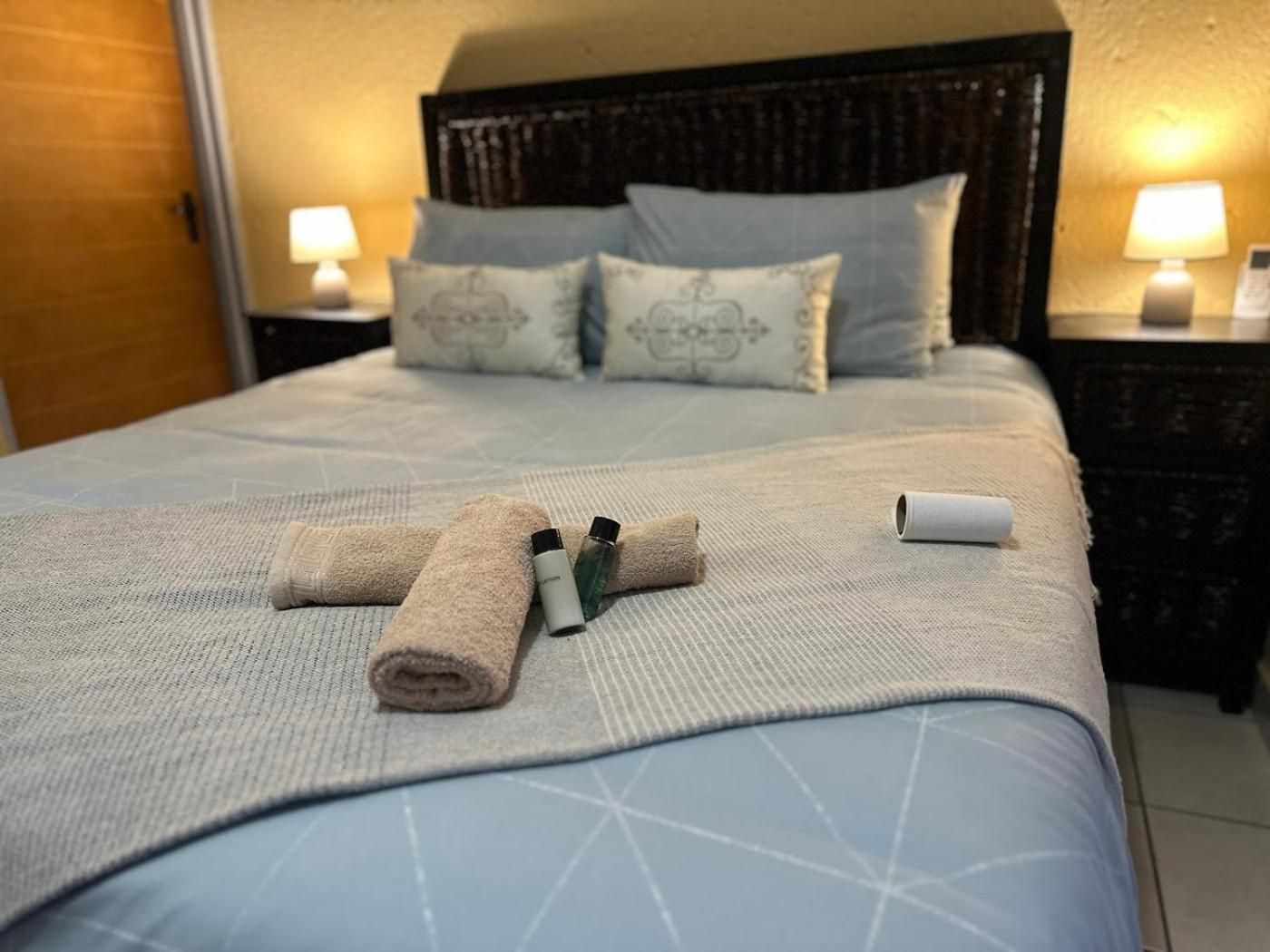 Deluxe Double Room (2 Adults + 1 Child)
