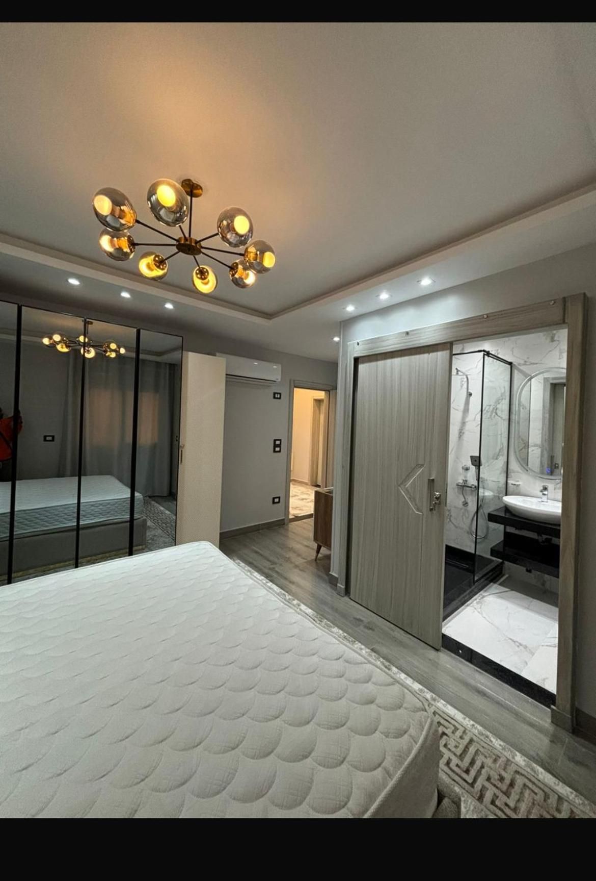 Three-Bedroom Deluxe Apartment