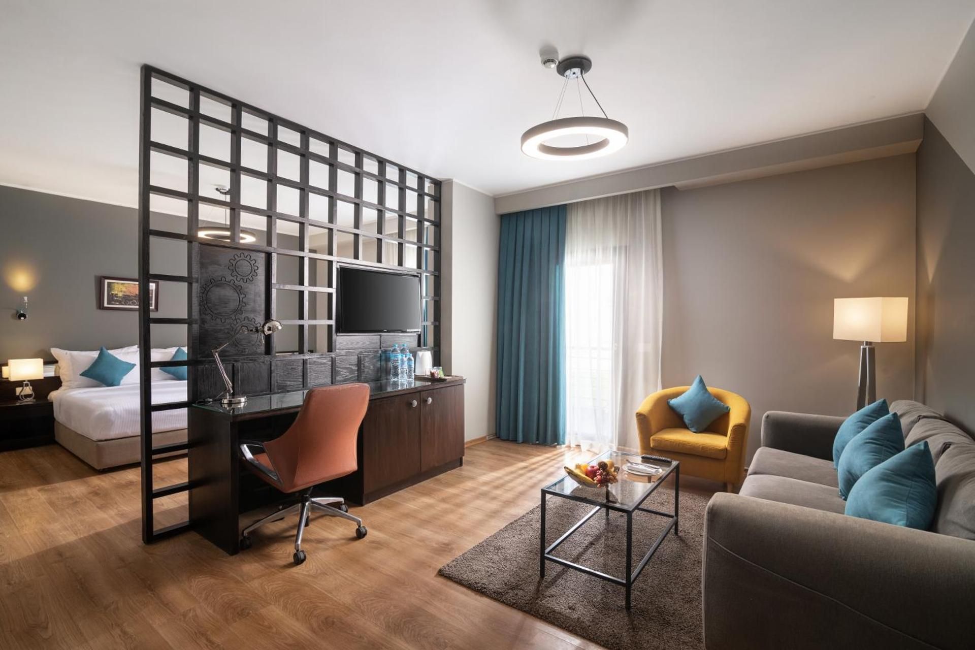 Deluxe King Suite