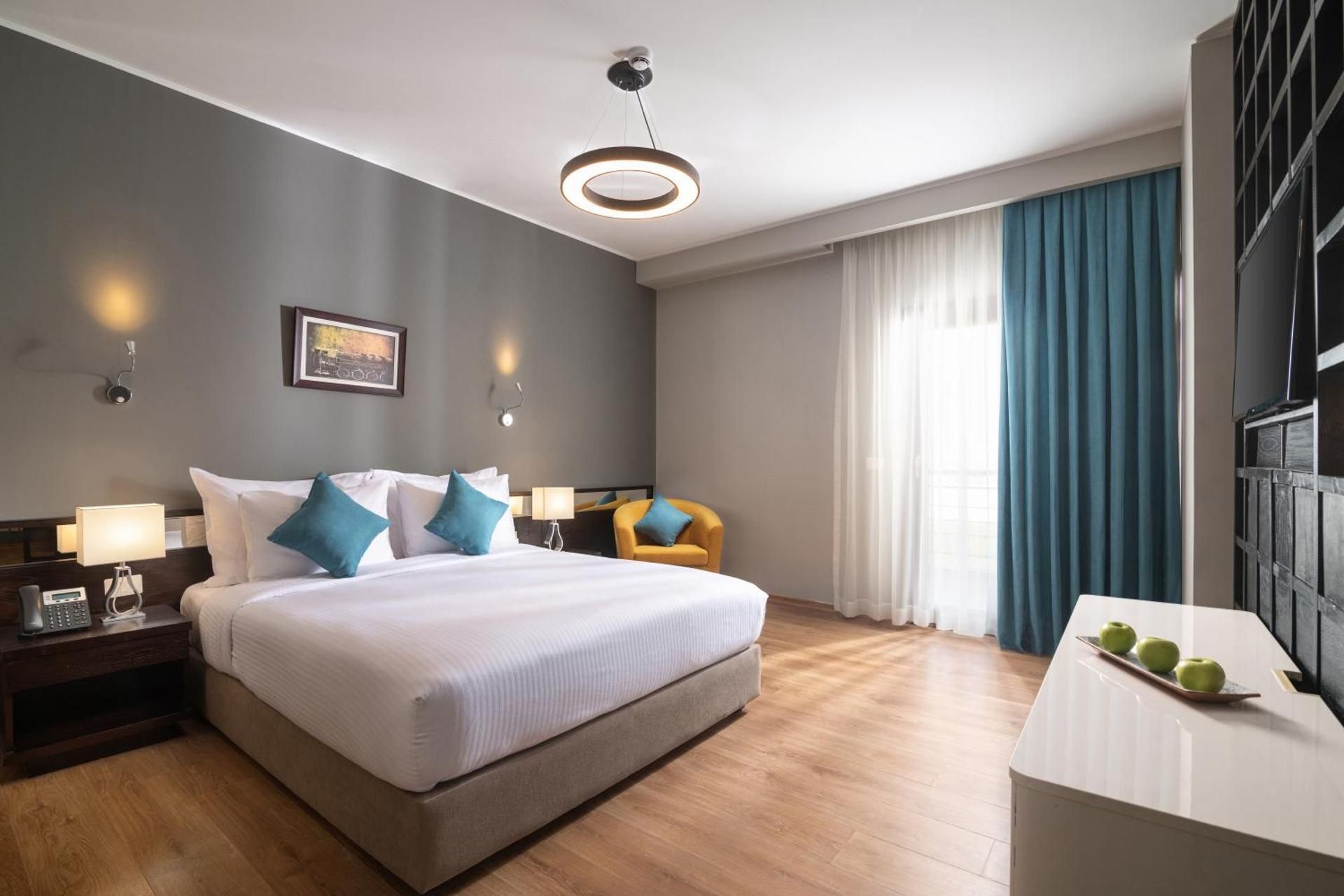 Deluxe King Suite