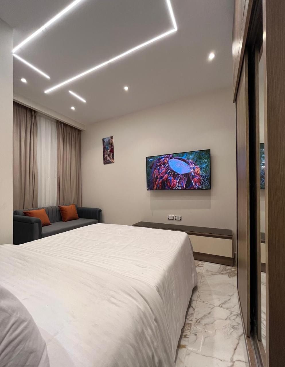 Deluxe Studio