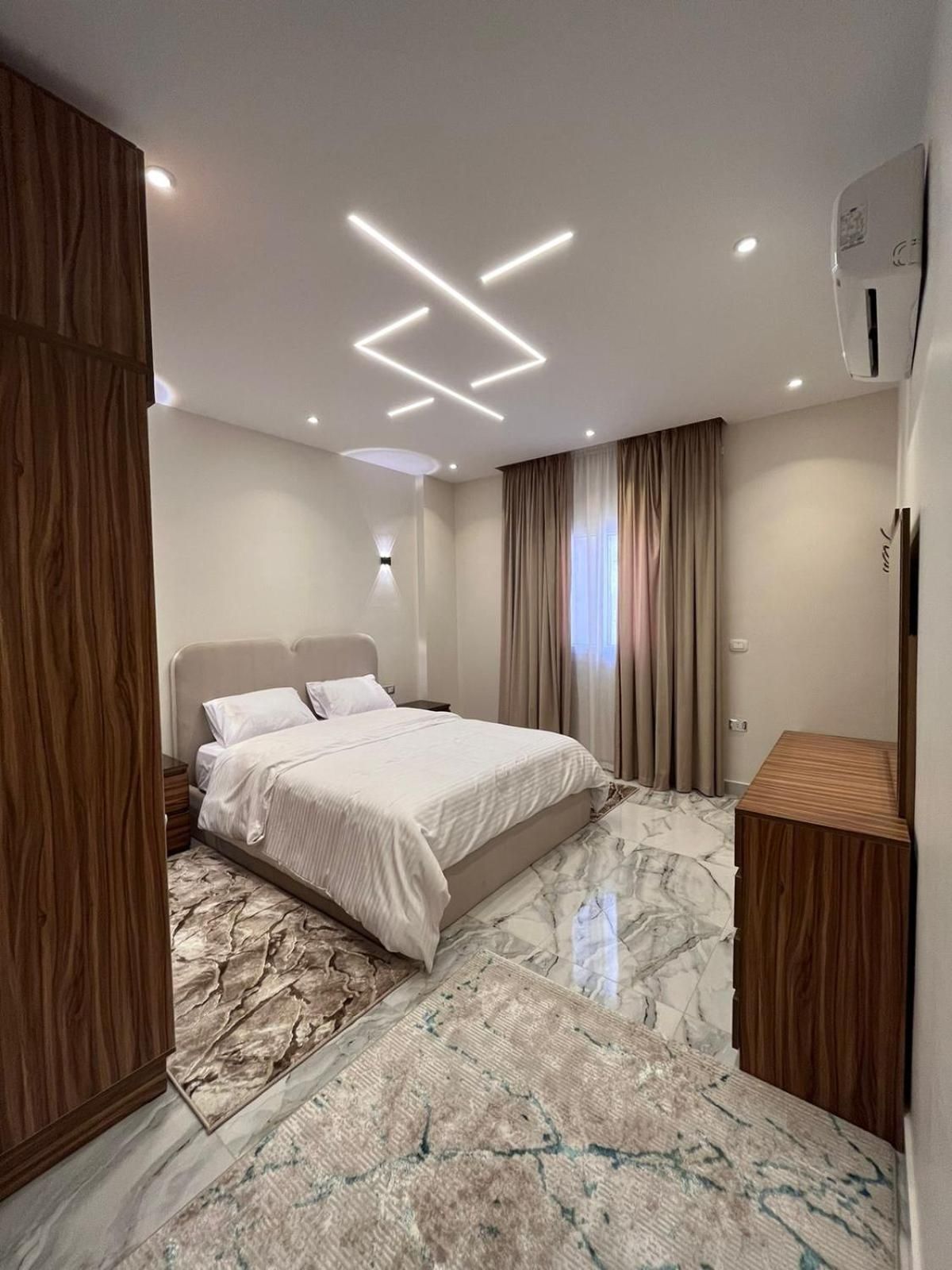Three-Bedroom Deluxe Apartment