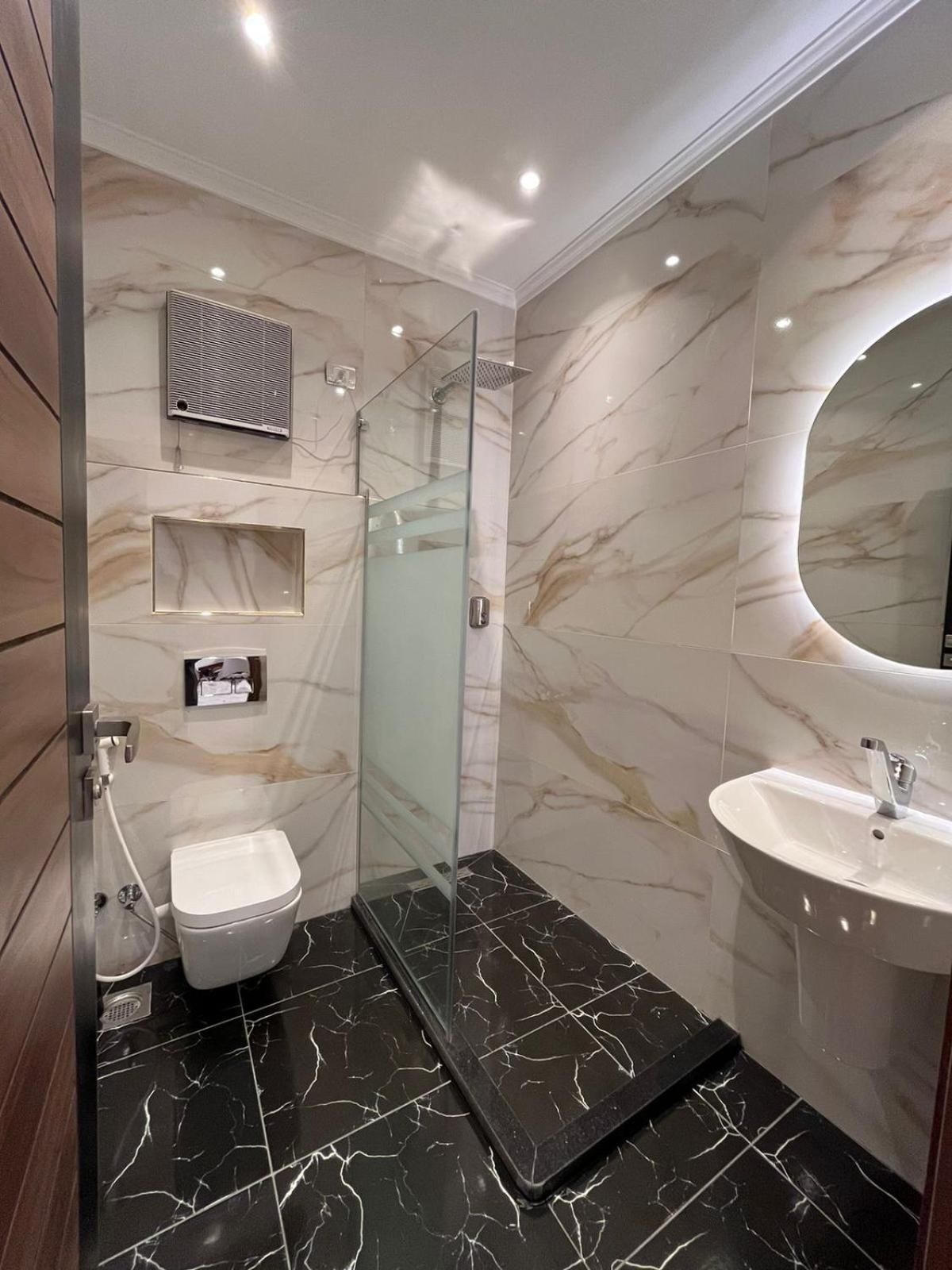 Two-Bedroom Deluxe Apartment with Balcony