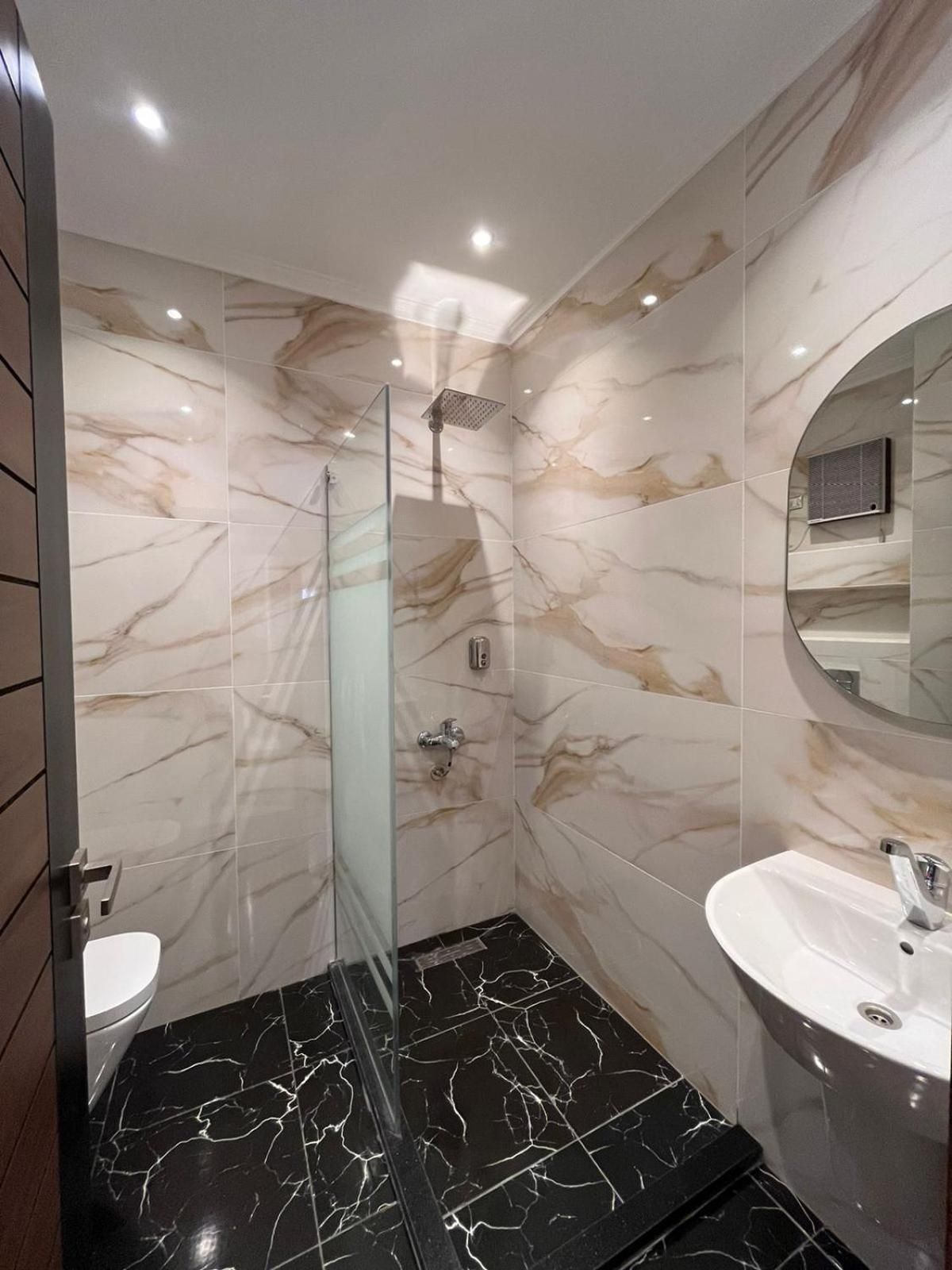 Three-Bedroom Deluxe Apartment