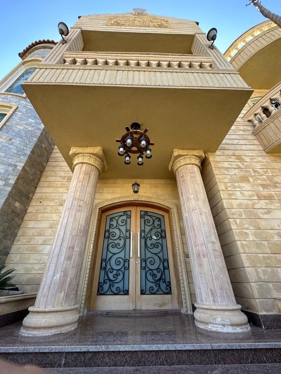 Boulevard Palace