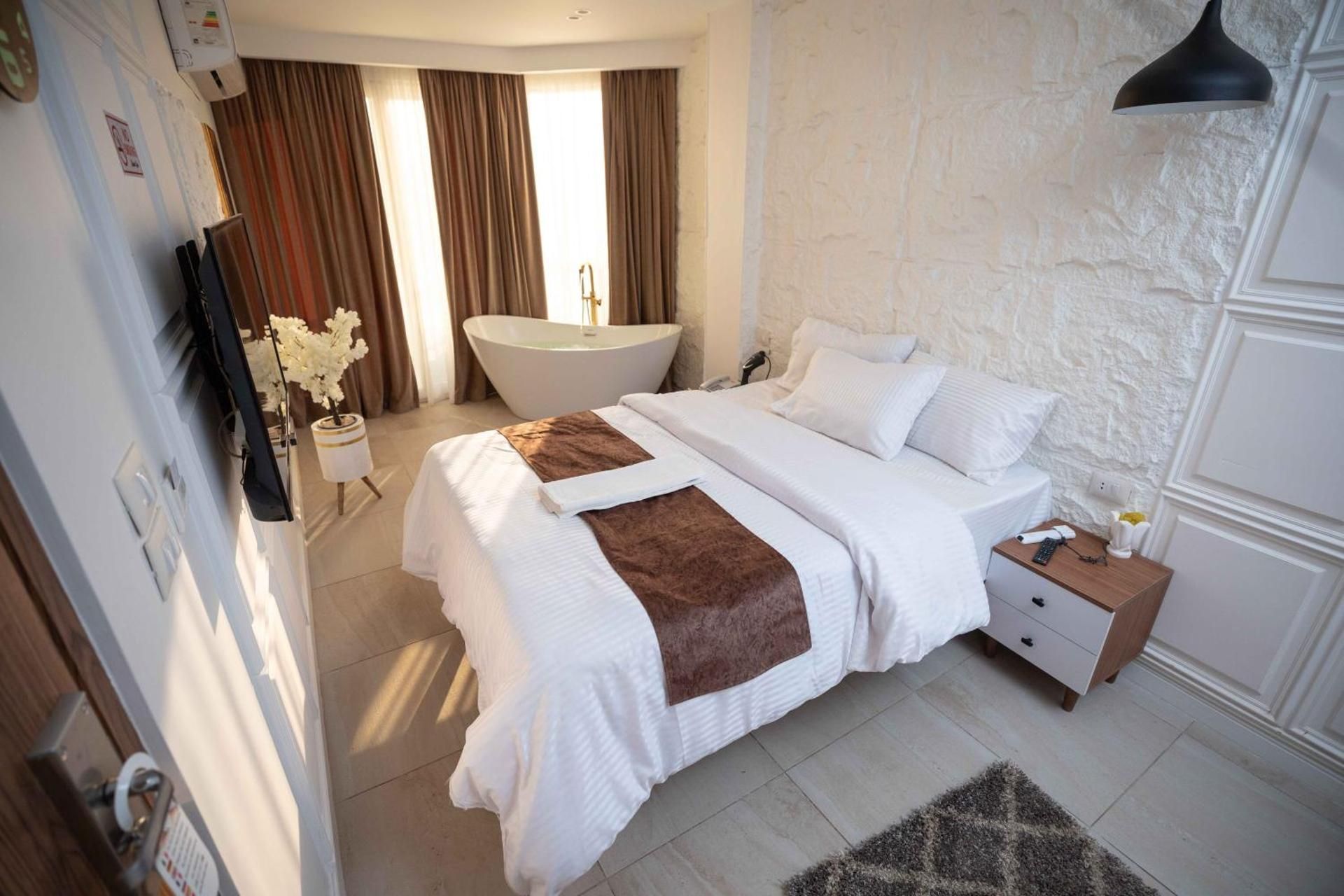 Superior King Suite