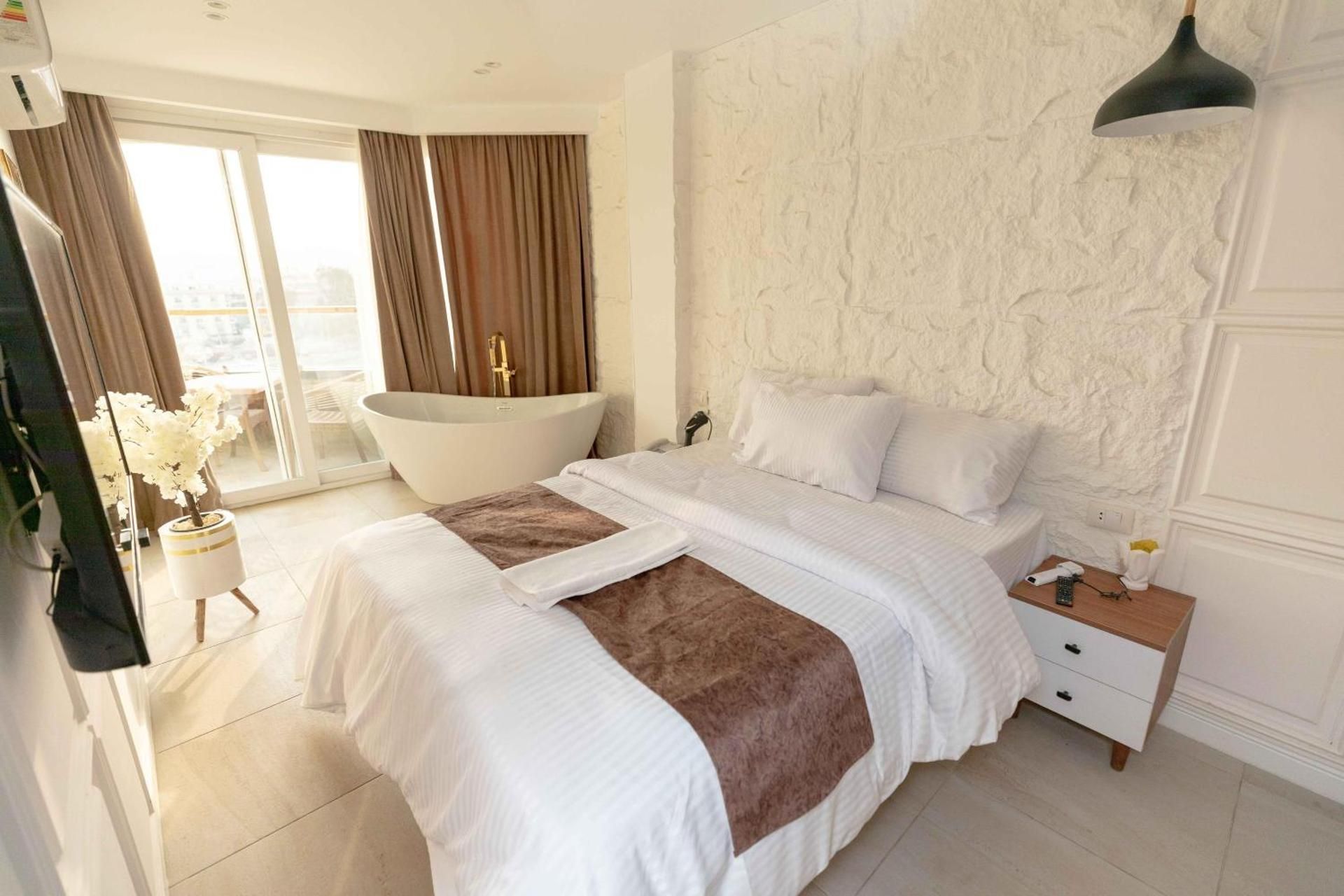 Superior King Suite