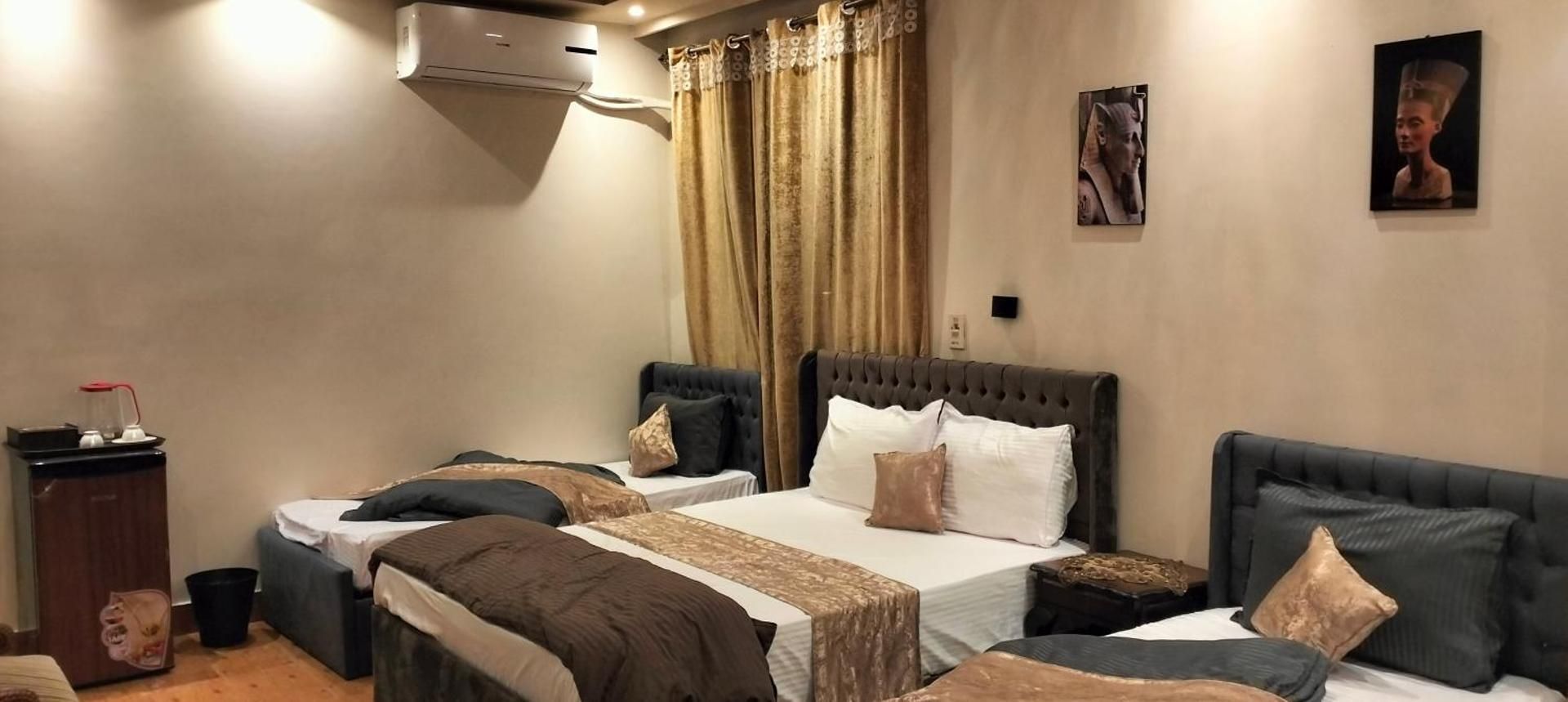 Deluxe Family Room