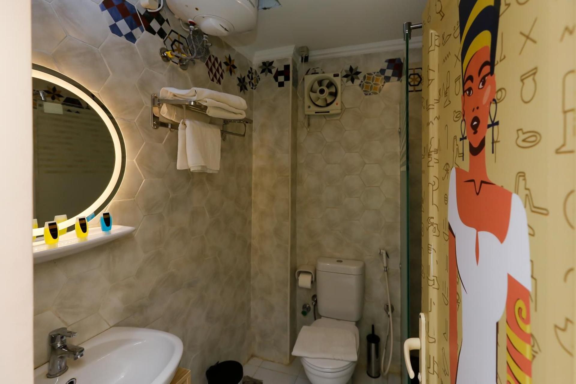 Turquoise Pyramids & Grand Egyptian museum view Hotel King Room 2