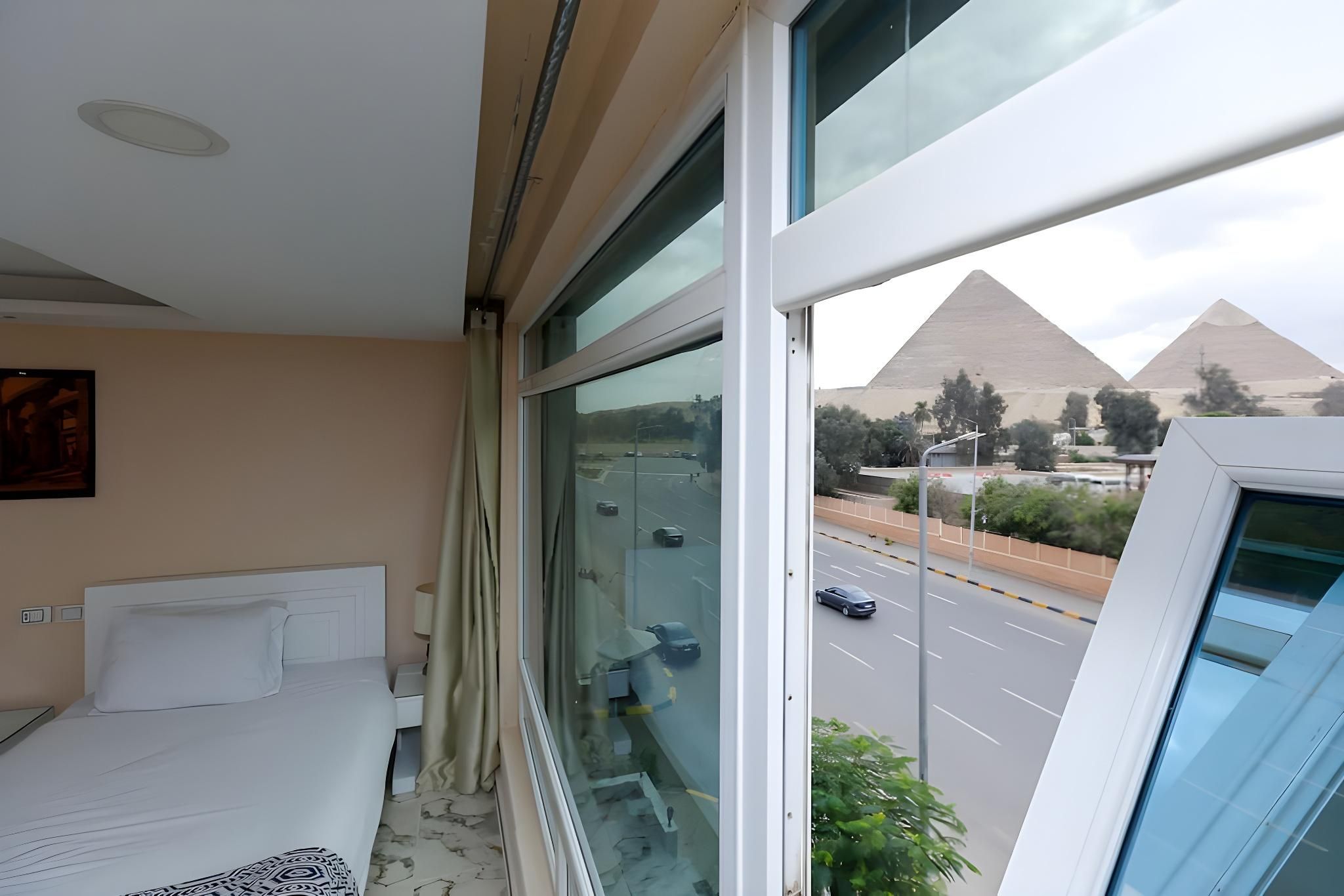 Turquoise Pyramids & Grand Egyptian museum view Hotel Deluxe Twin Room 2