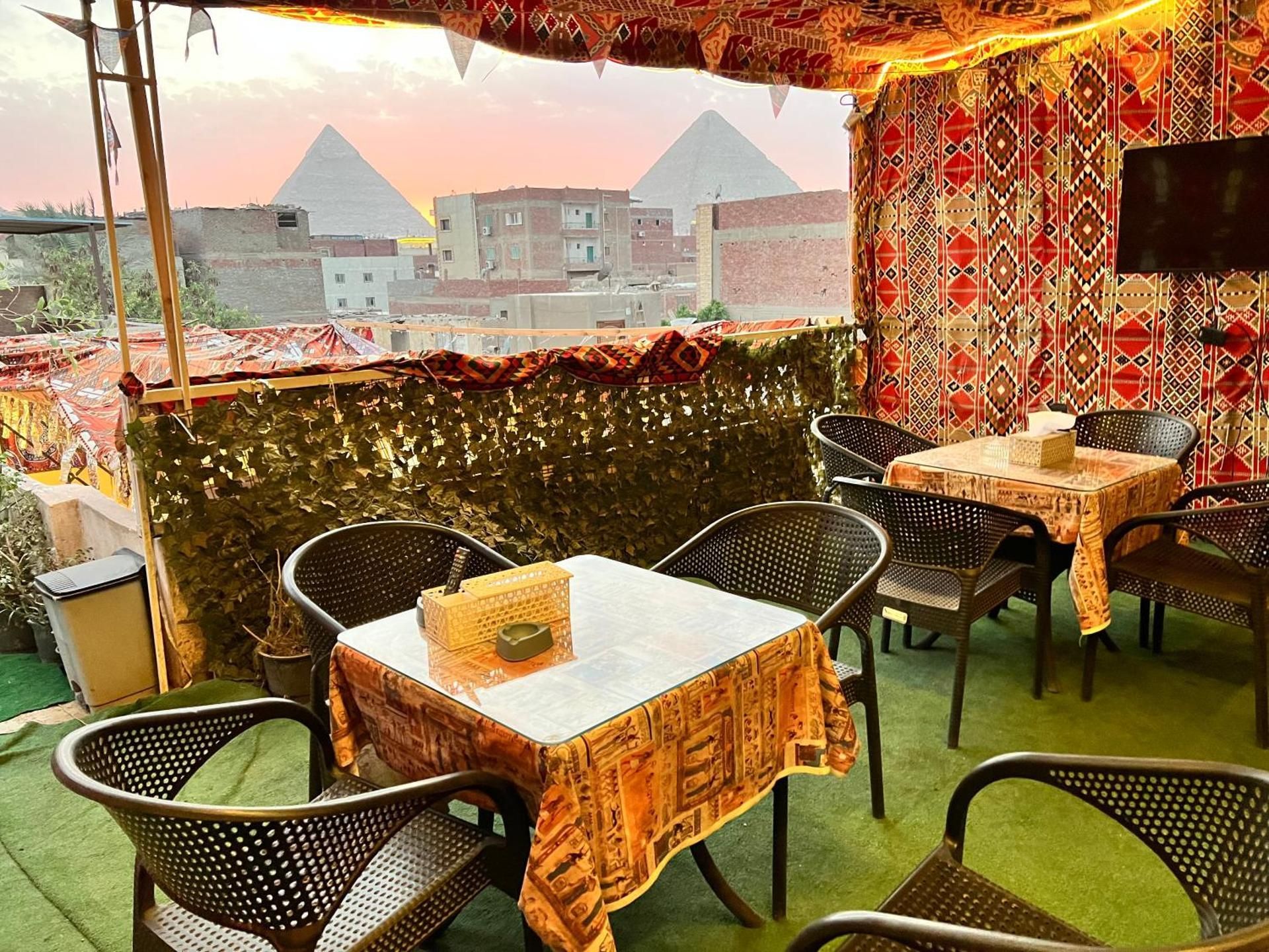 2 Jana Pyramids view inn