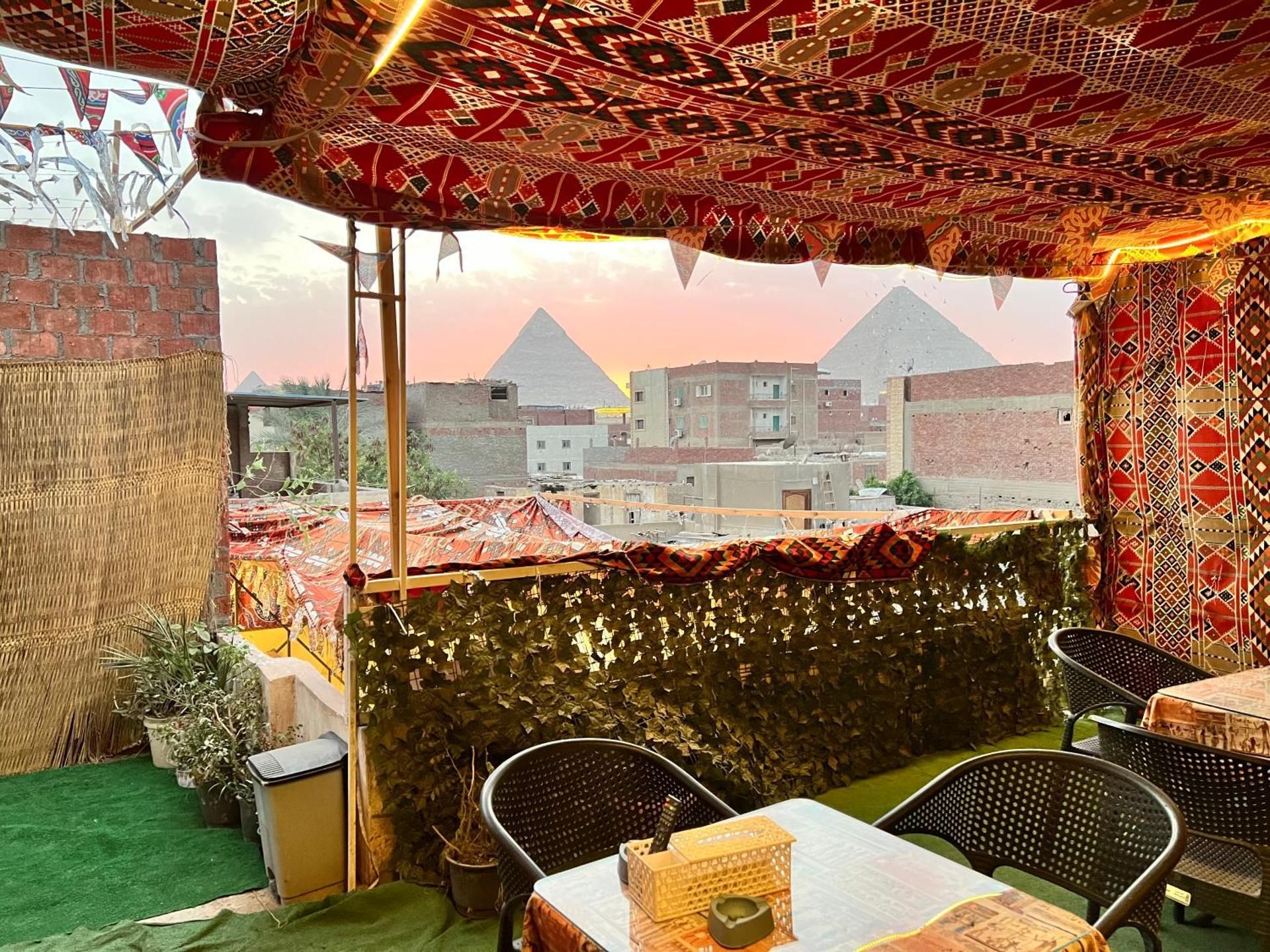 2 Jana Pyramids view inn