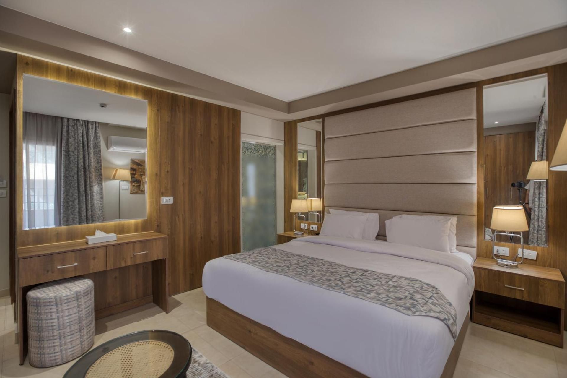 Junior Suite with Balcony and Pyramids view
